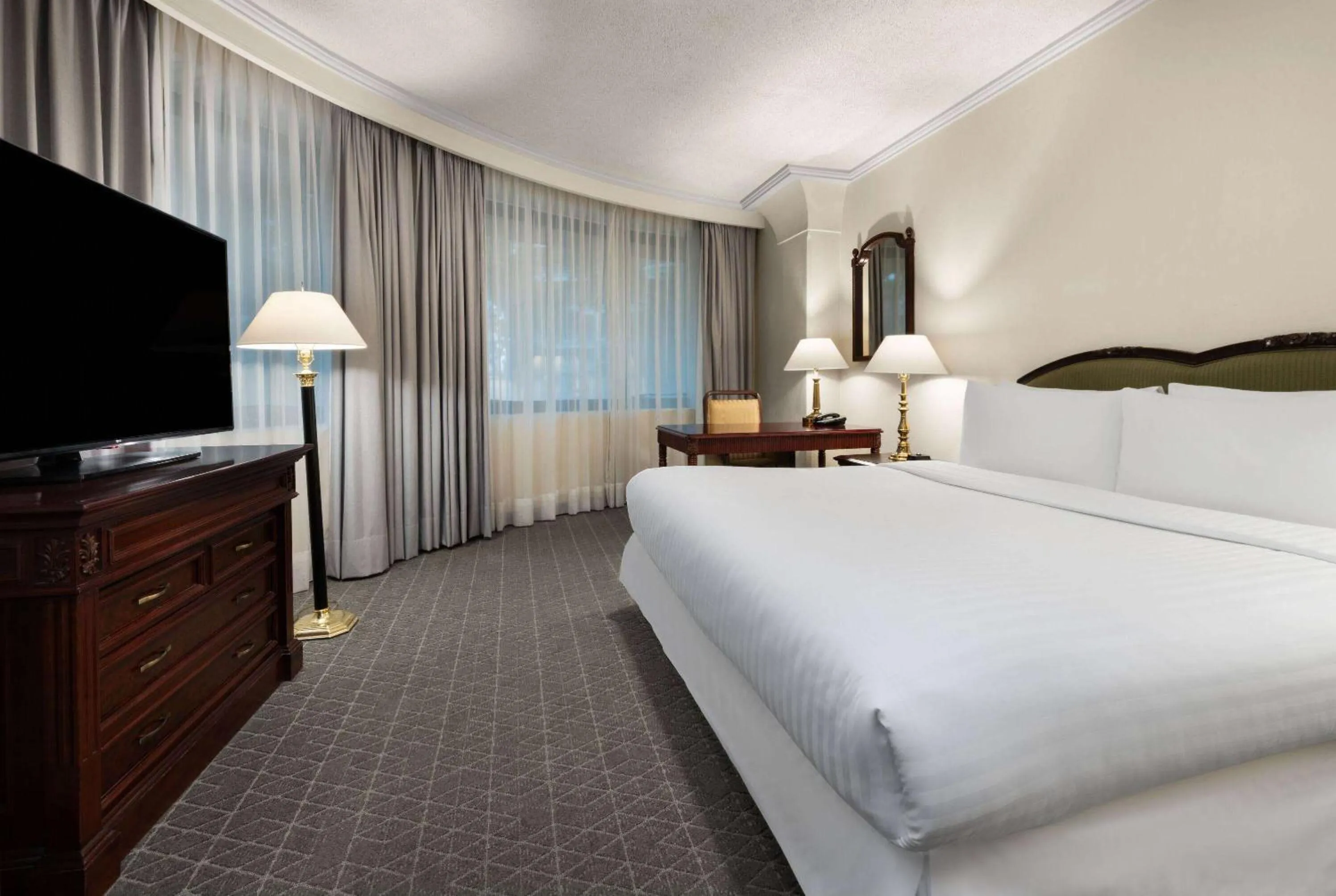 Photo of the whole room, Bed in Wyndham Monterrey Ambassador Centro