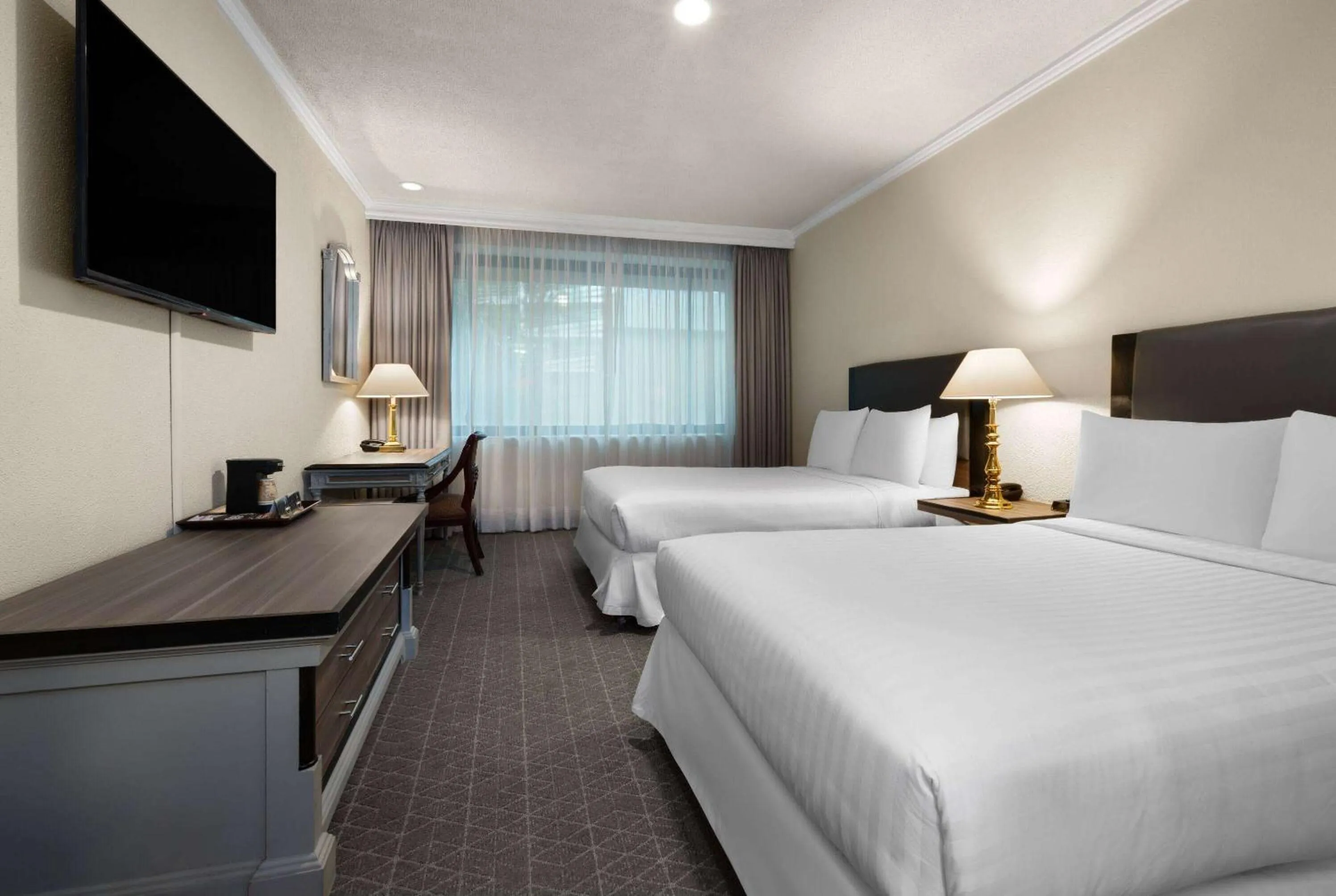 Photo of the whole room, Bed in Wyndham Monterrey Ambassador Centro