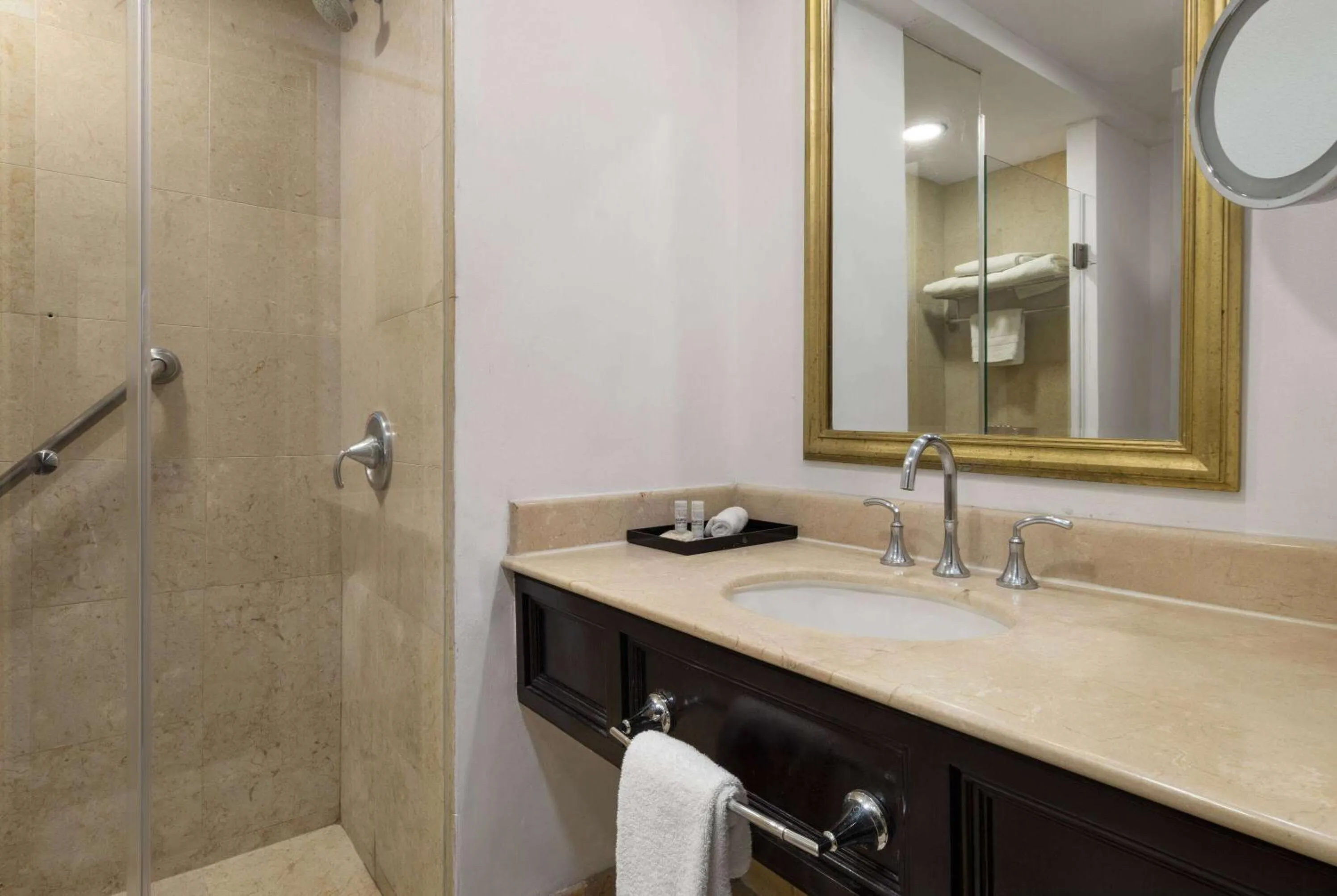 Bathroom in Wyndham Monterrey Ambassador Centro