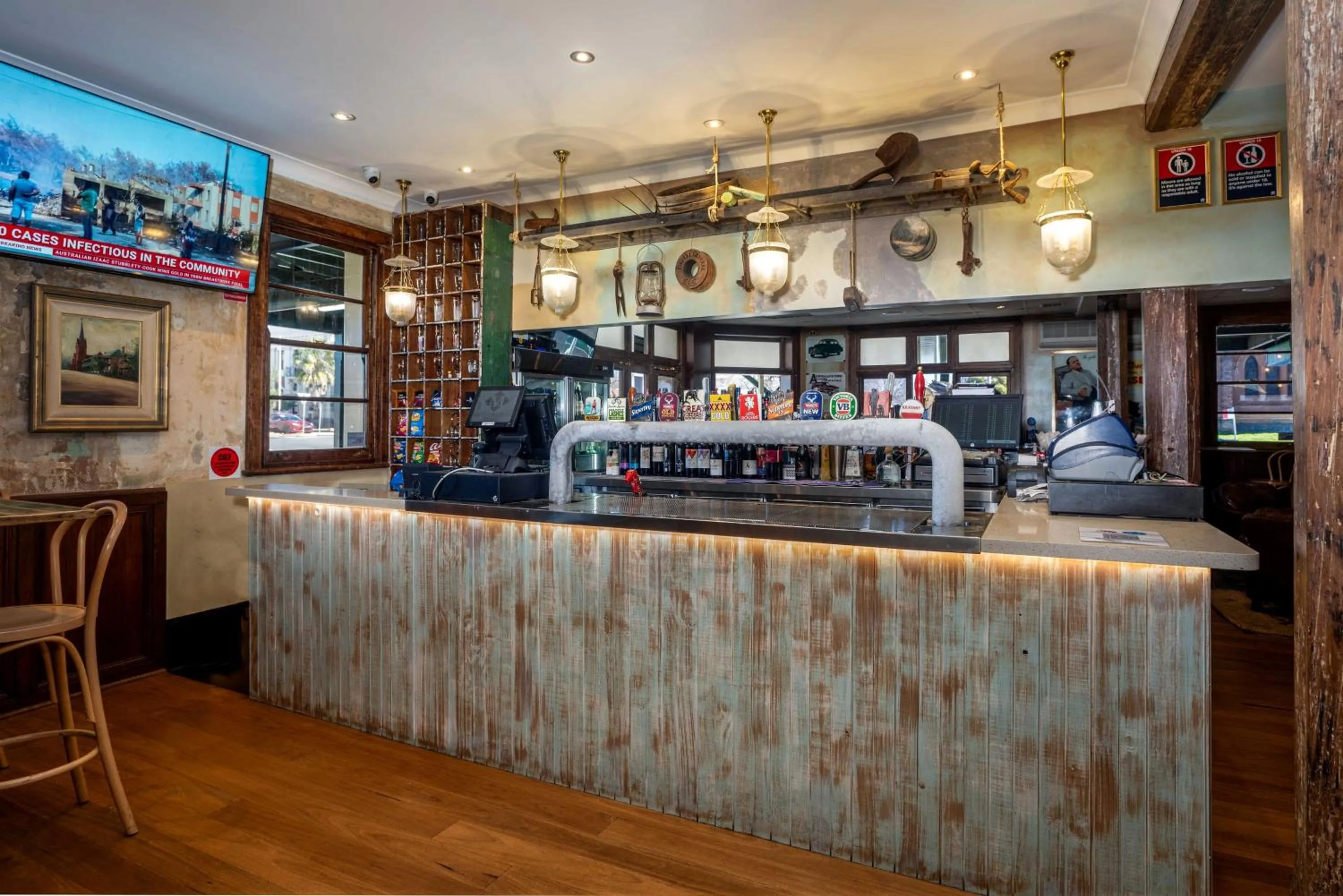 Restaurant/places to eat in Metropolitan Hotel