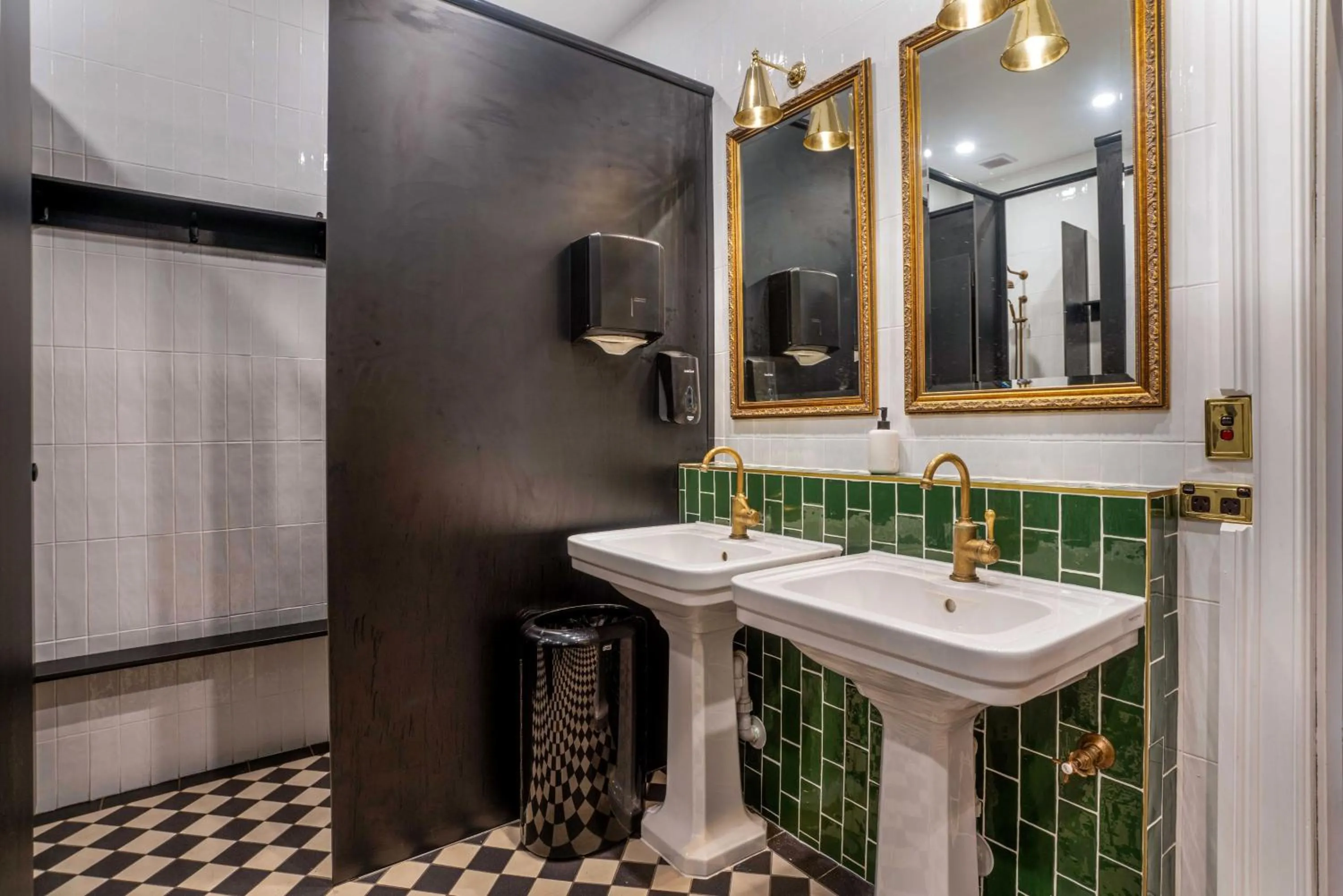 Bathroom in Metropolitan Hotel