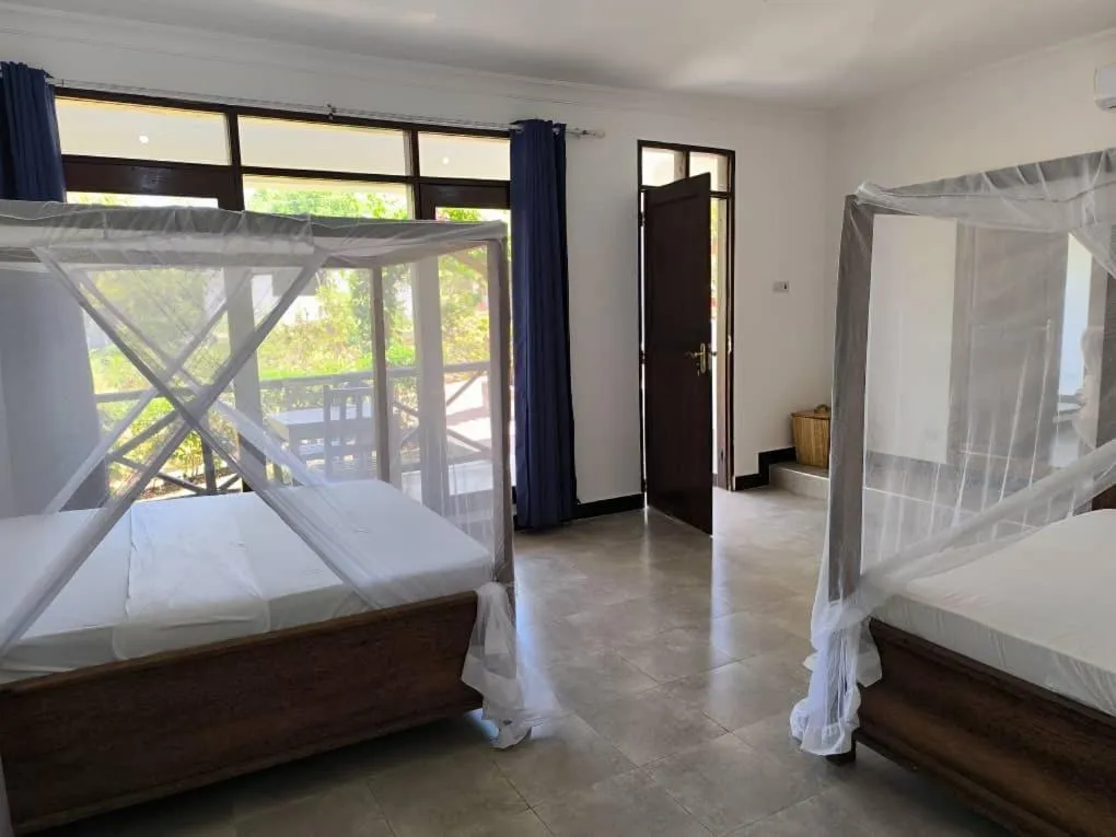 Photo of the whole room, Bed in Majani Breeze