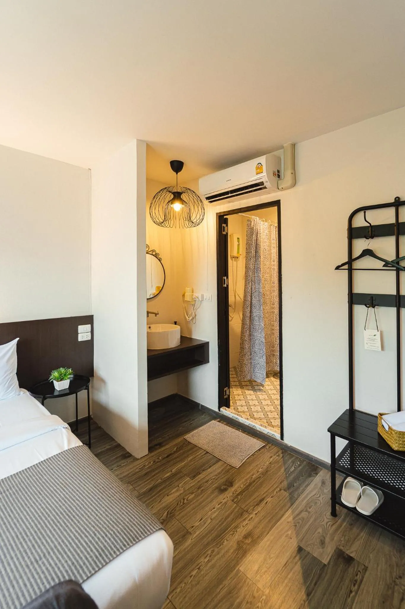 Photo of the whole room, Bed in Tim Mansion