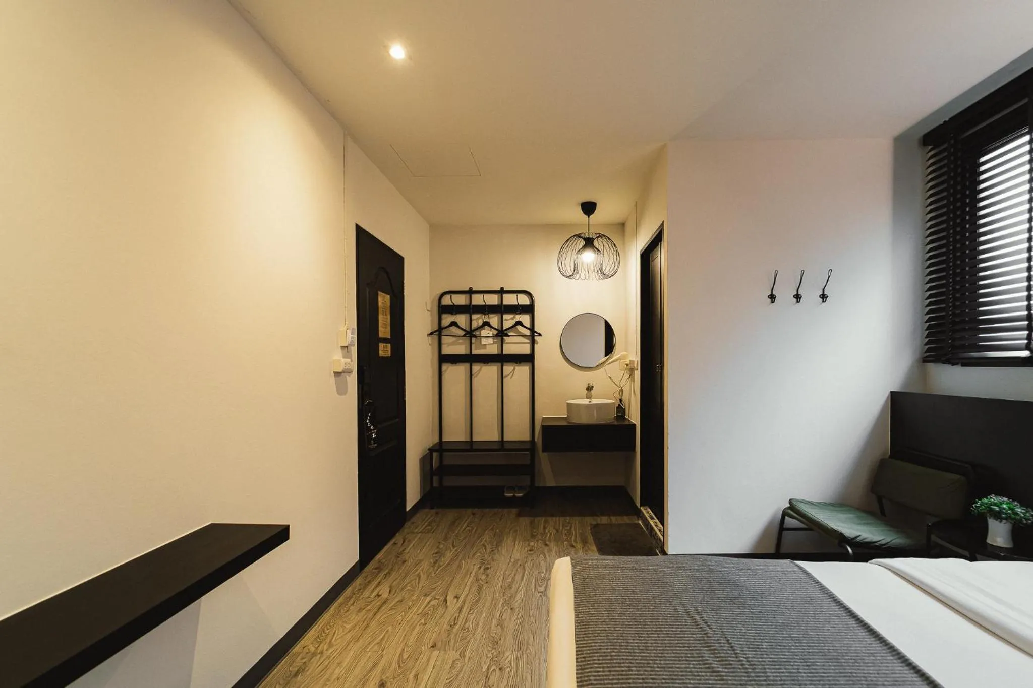 Photo of the whole room, Bed in Tim Mansion