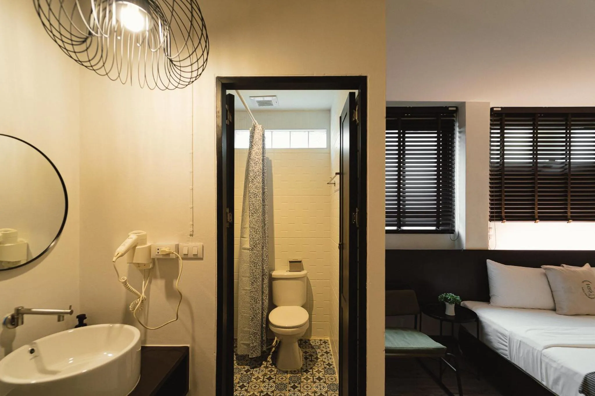 Shower, Bed in Tim Mansion