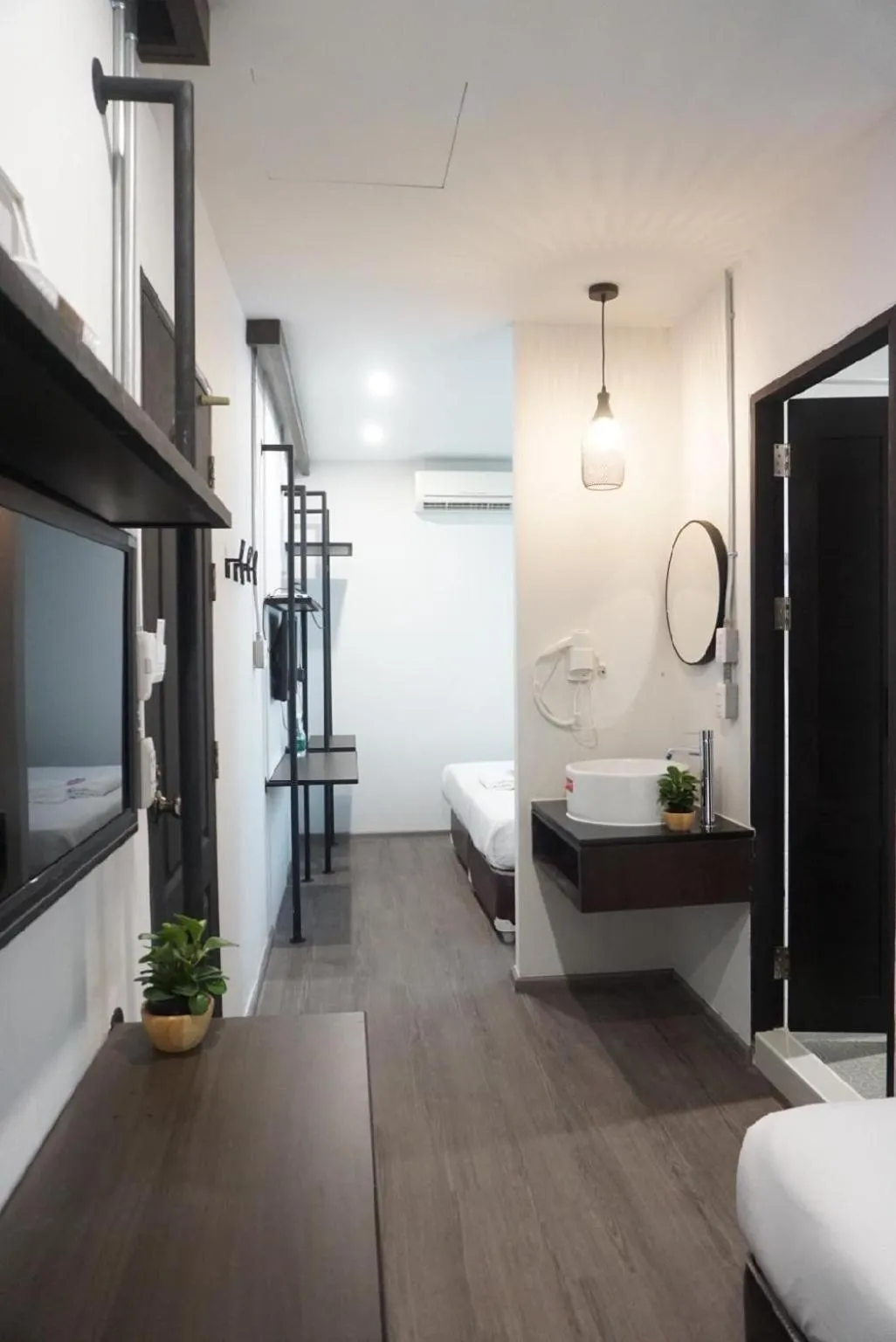 Photo of the whole room, Bed in Tim Mansion