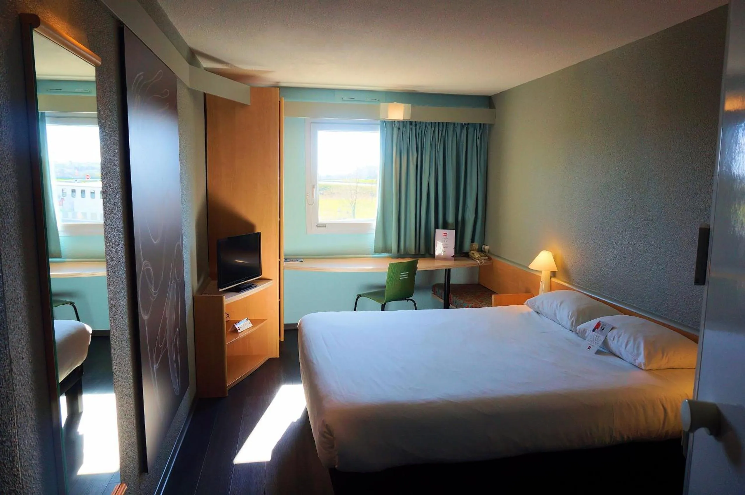 Day, Bed in ibis Auch