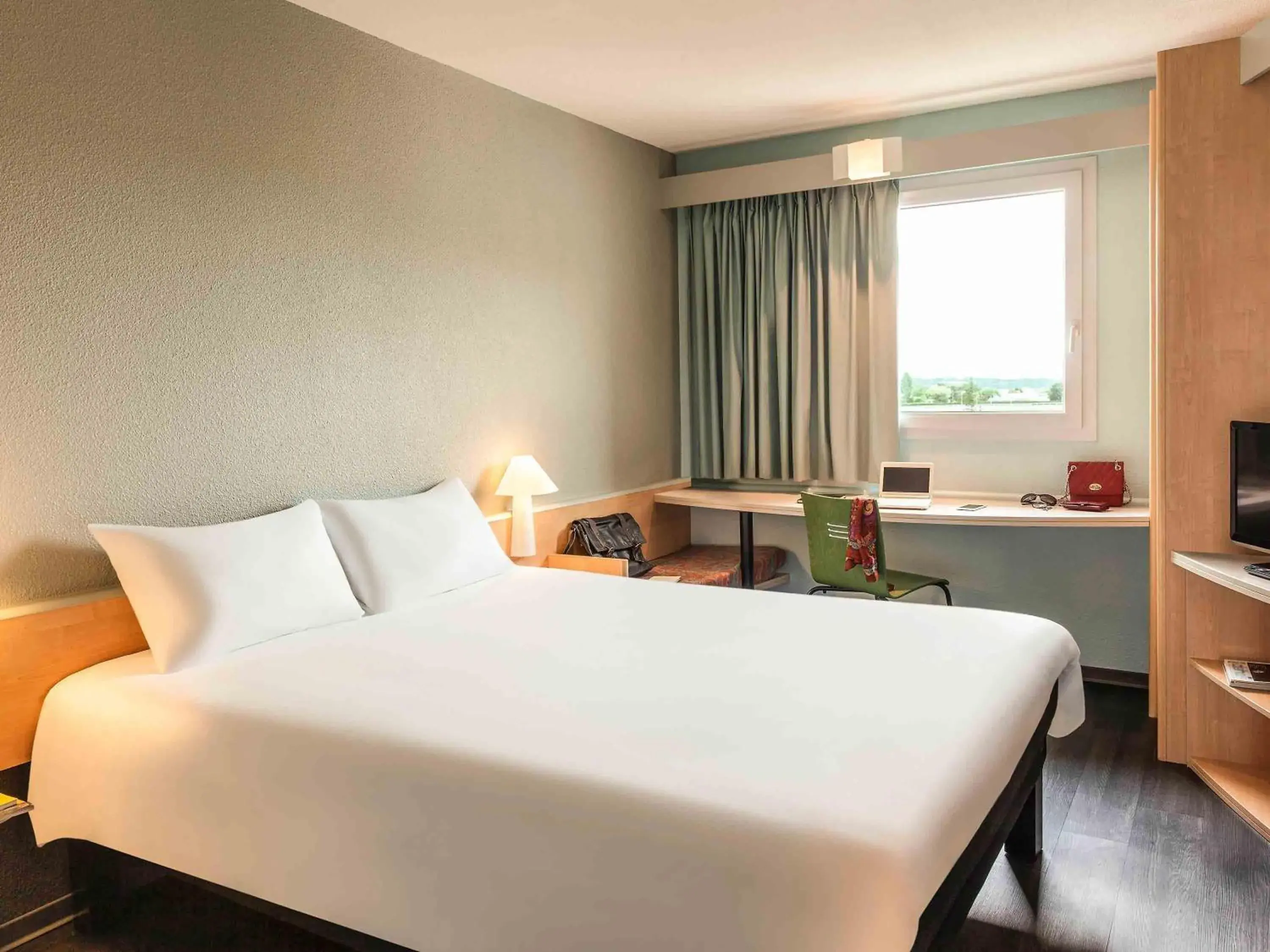 Bedroom, Bed in ibis Auch Bedroom, Bed in ibis Auch