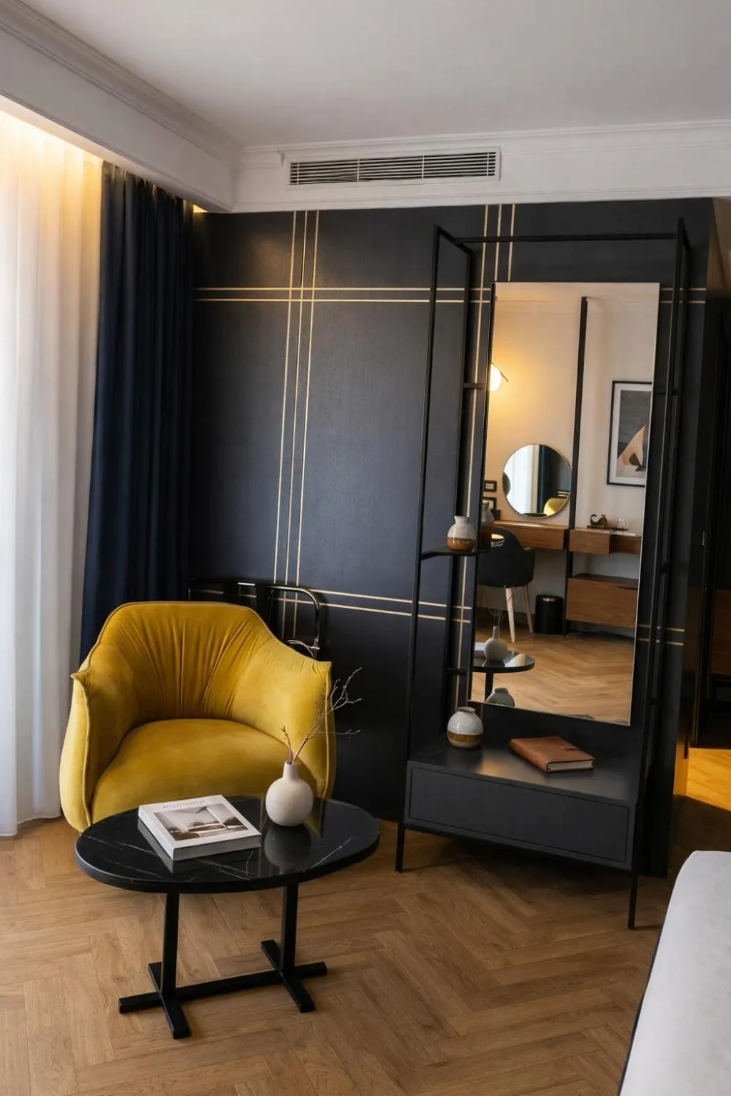 Seating area, Bed in Alla Gondola Hotel & SPA Tirana