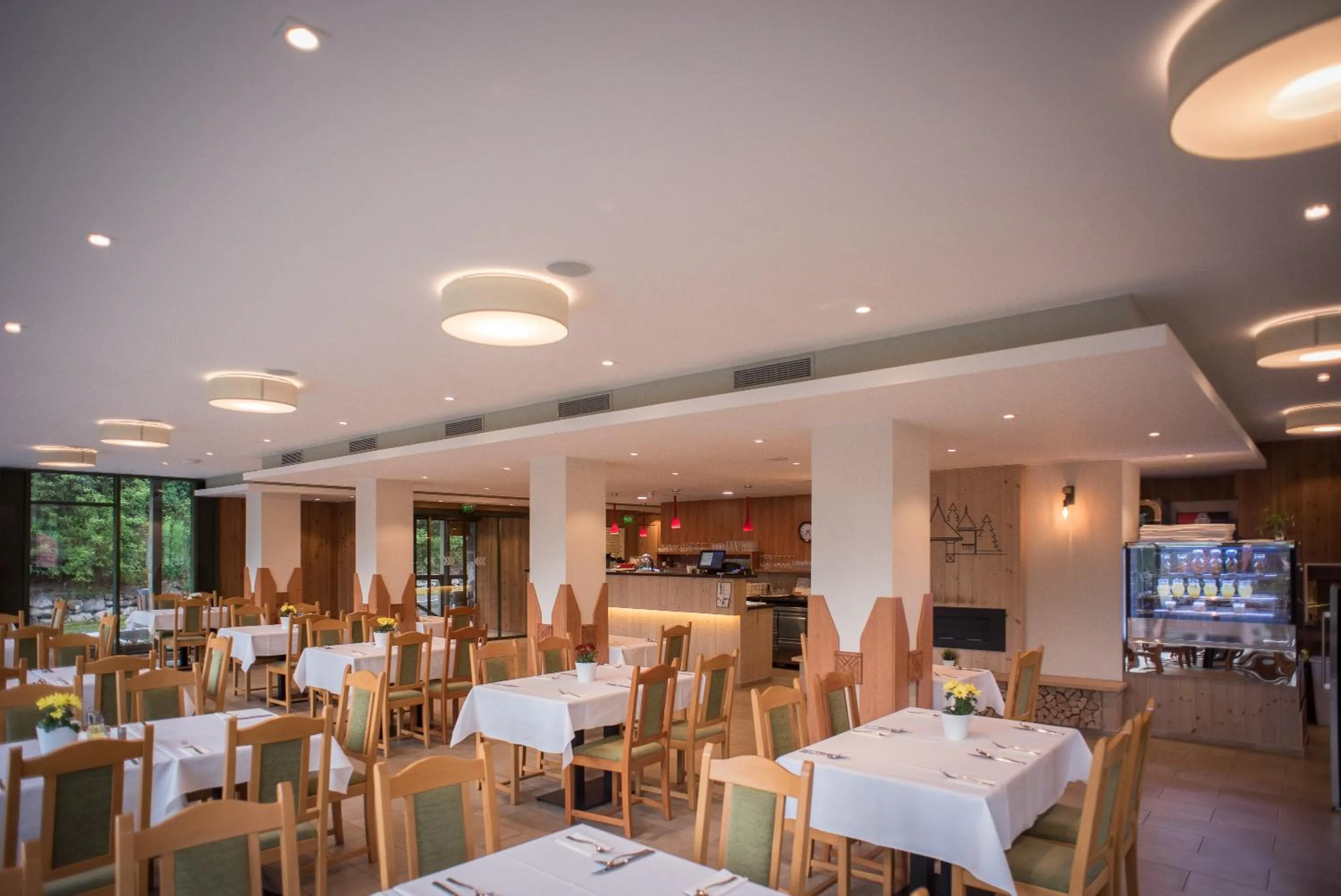 Restaurant/places to eat in Lobogo Resort