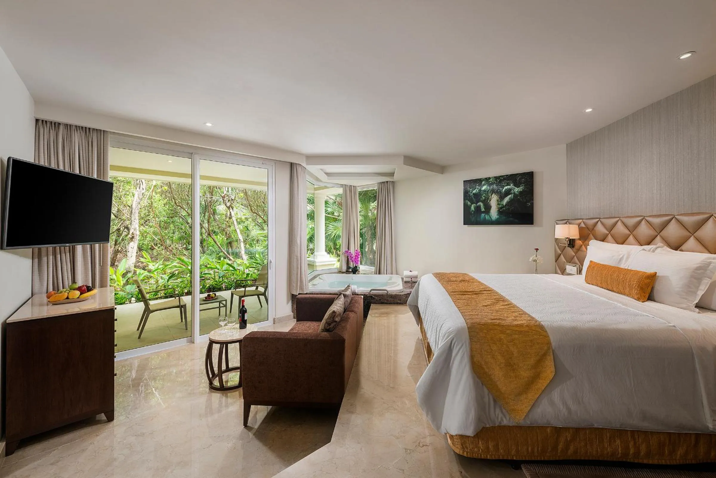 Communal lounge/ TV room, Bed in Moon Palace Cancun - All Inclusive