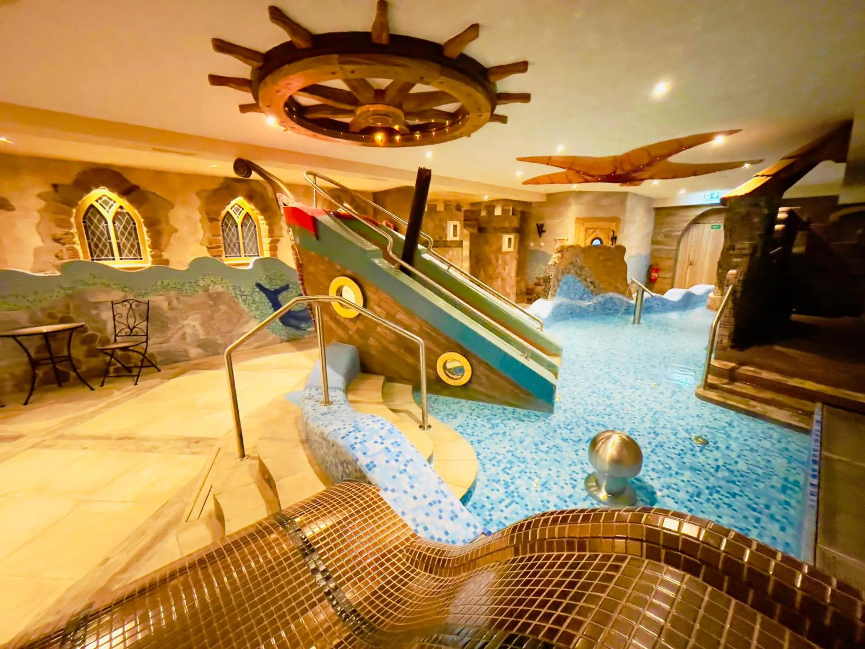 Swimming pool in Hotel Podlesí