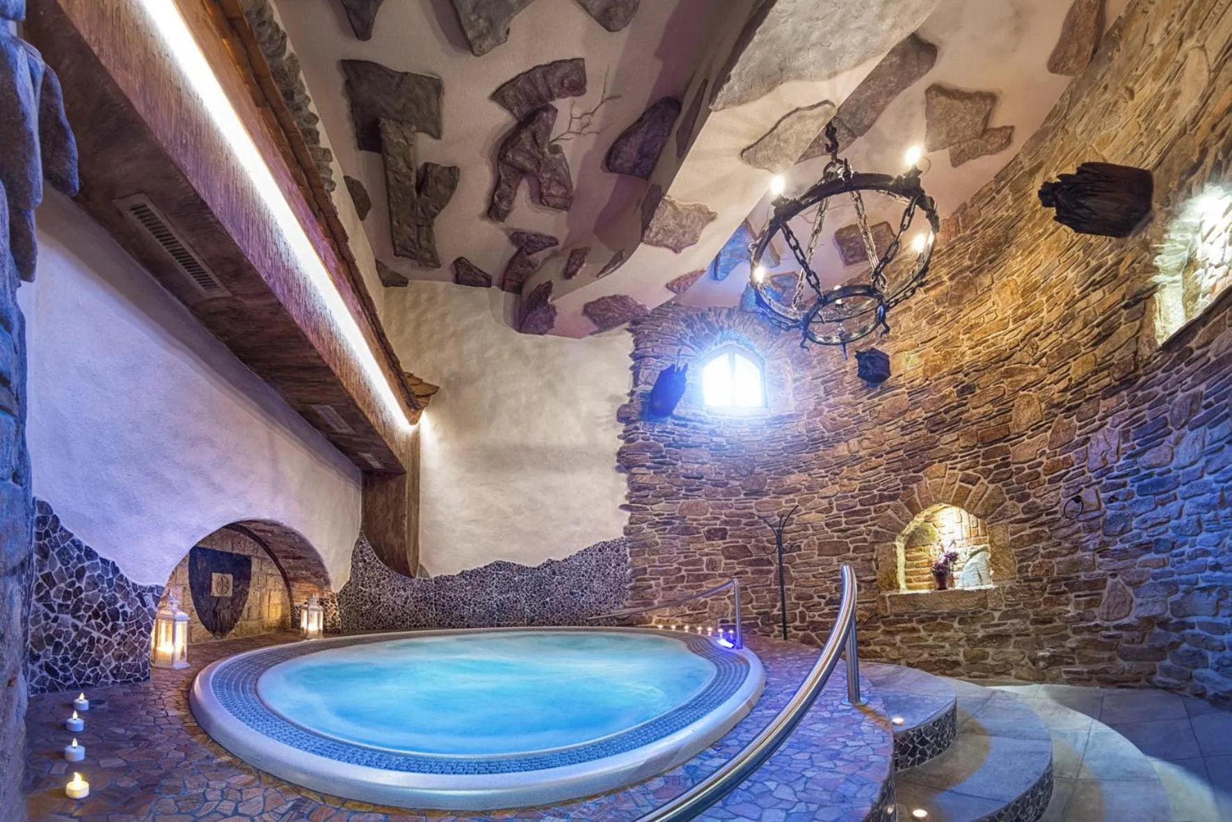 Hot Tub in Hotel Podlesí