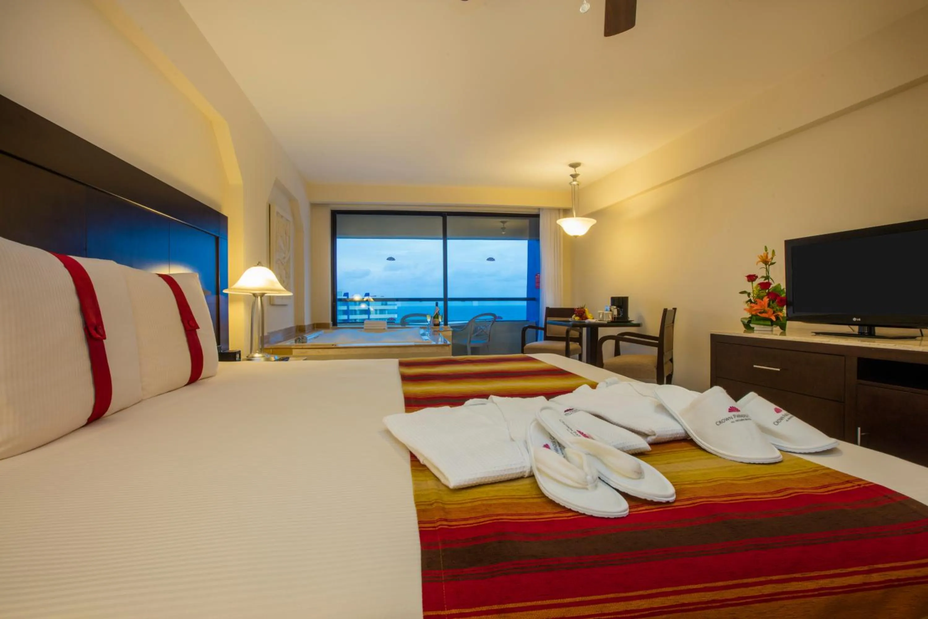 Photo of the whole room, Bed in Crown Paradise Club Cancun - All Inclusive