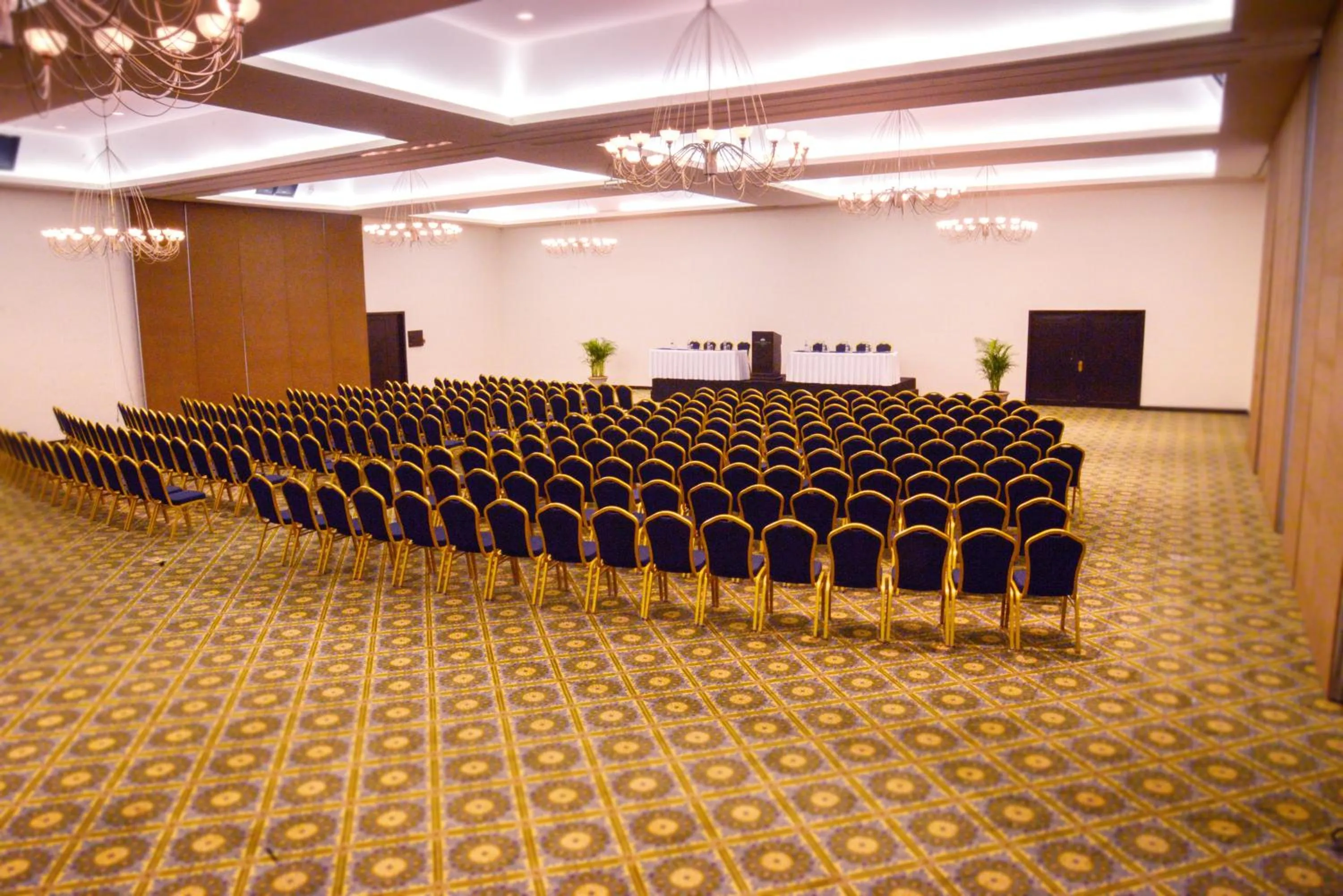 Business facilities in Crown Paradise Club Cancun - All Inclusive