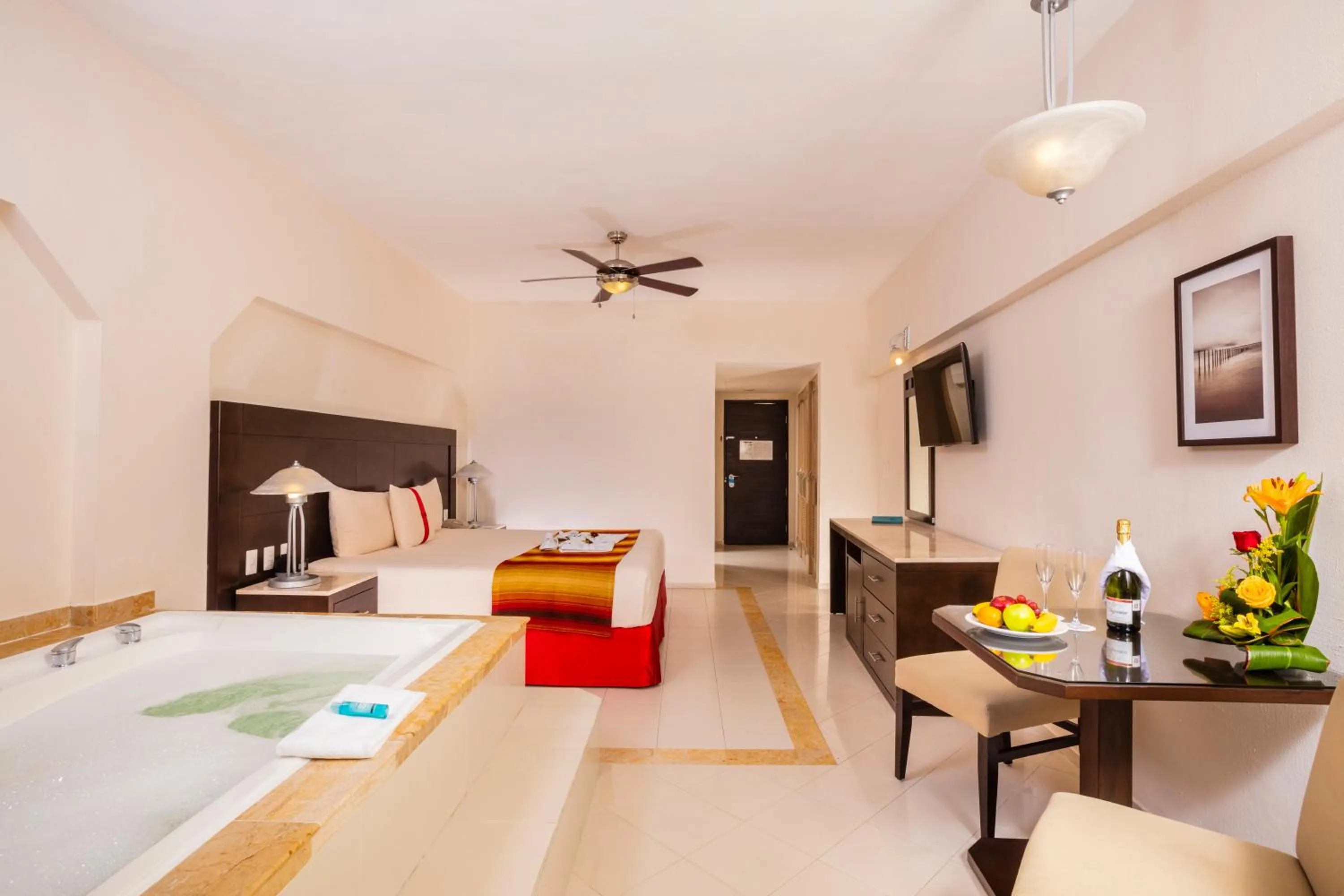 Hot Tub, Bed in Crown Paradise Club Cancun - All Inclusive