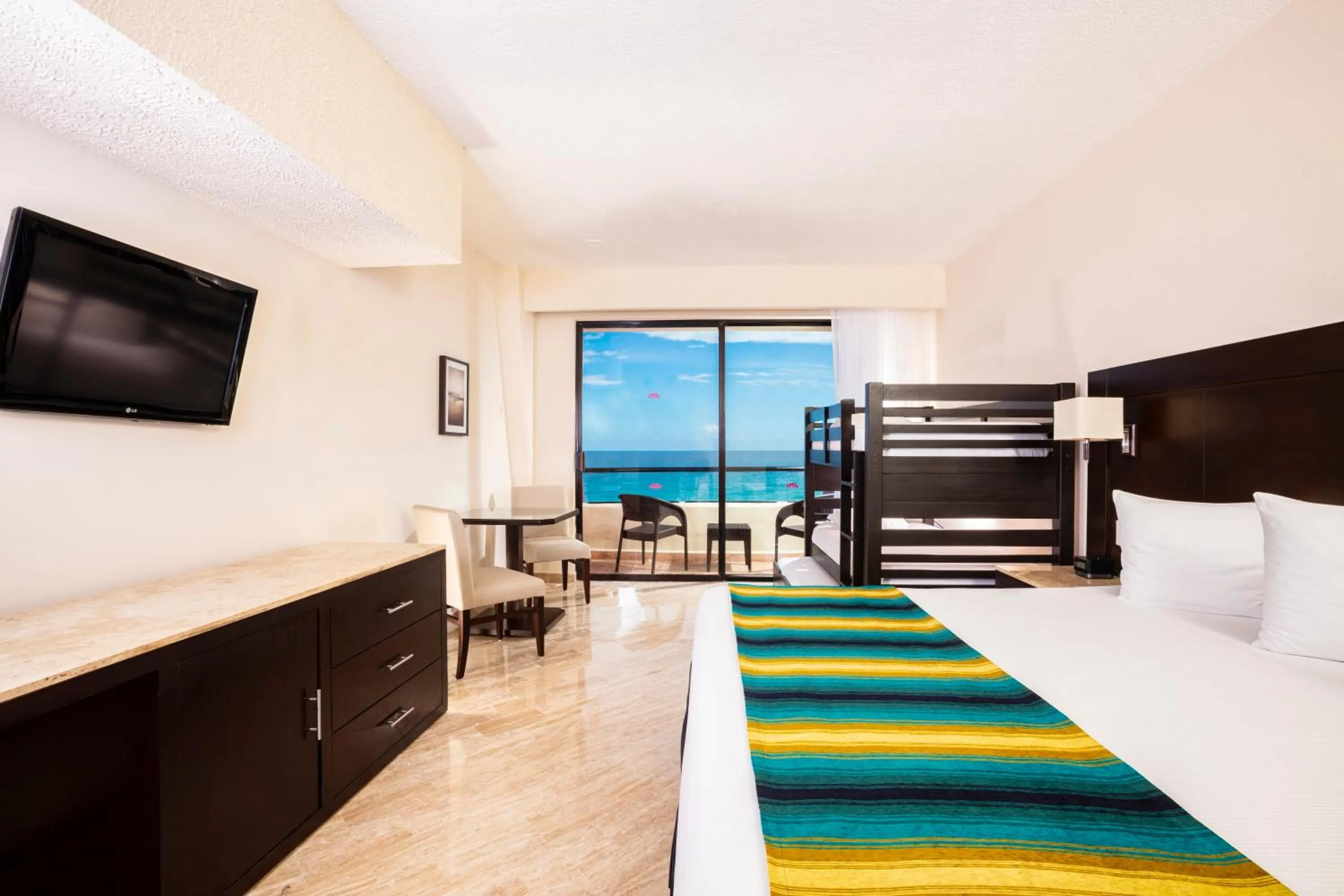 Photo of the whole room, Bed in Crown Paradise Club Cancun - All Inclusive