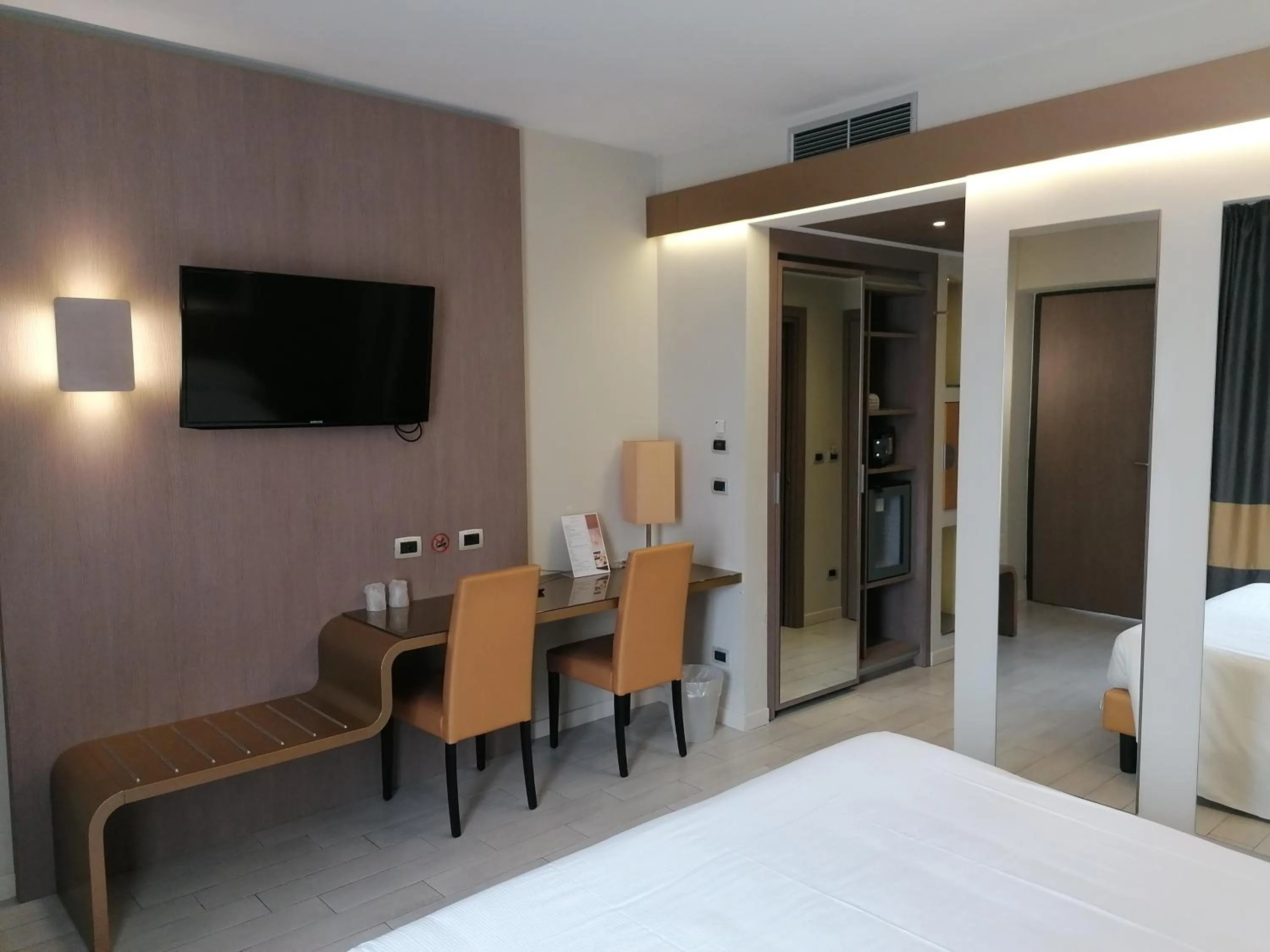 Bedroom, Bed in Hotel Camelia