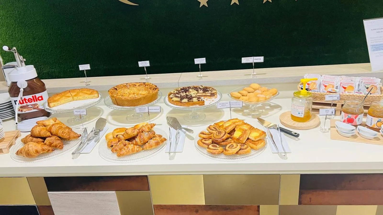 Breakfast in Hotel Camelia