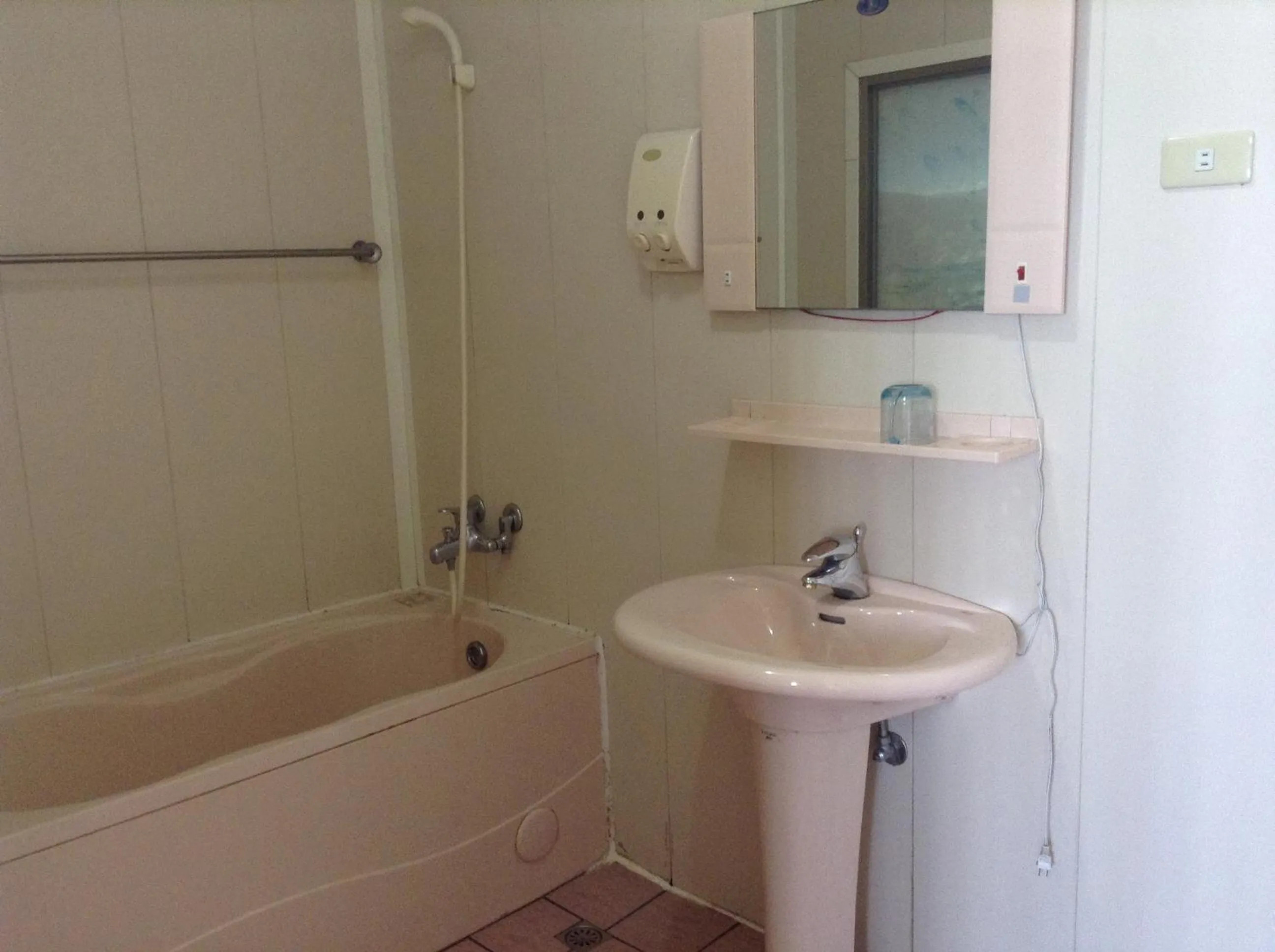 Bathroom in Bunbury Fruit Ranch B&B