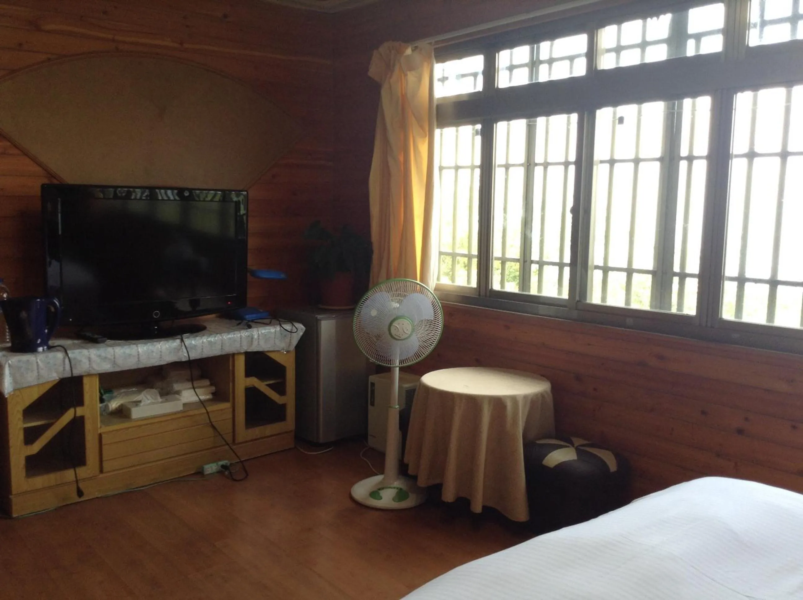 TV and multimedia, Bed in Bunbury Fruit Ranch B&B