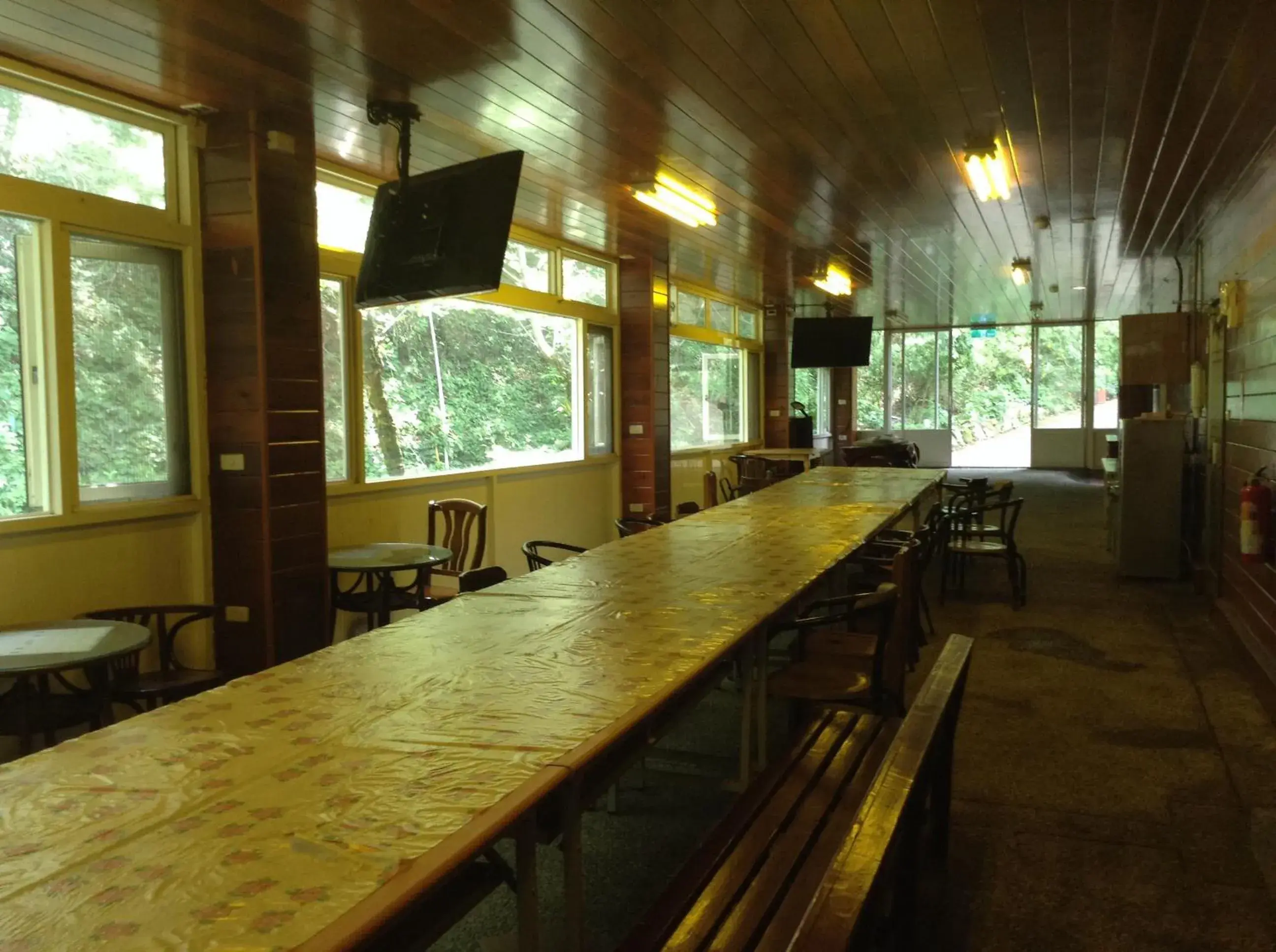 Communal lounge/ TV room in Bunbury Fruit Ranch B&B Communal lounge/ TV room in Bunbury Fruit Ranch B&B