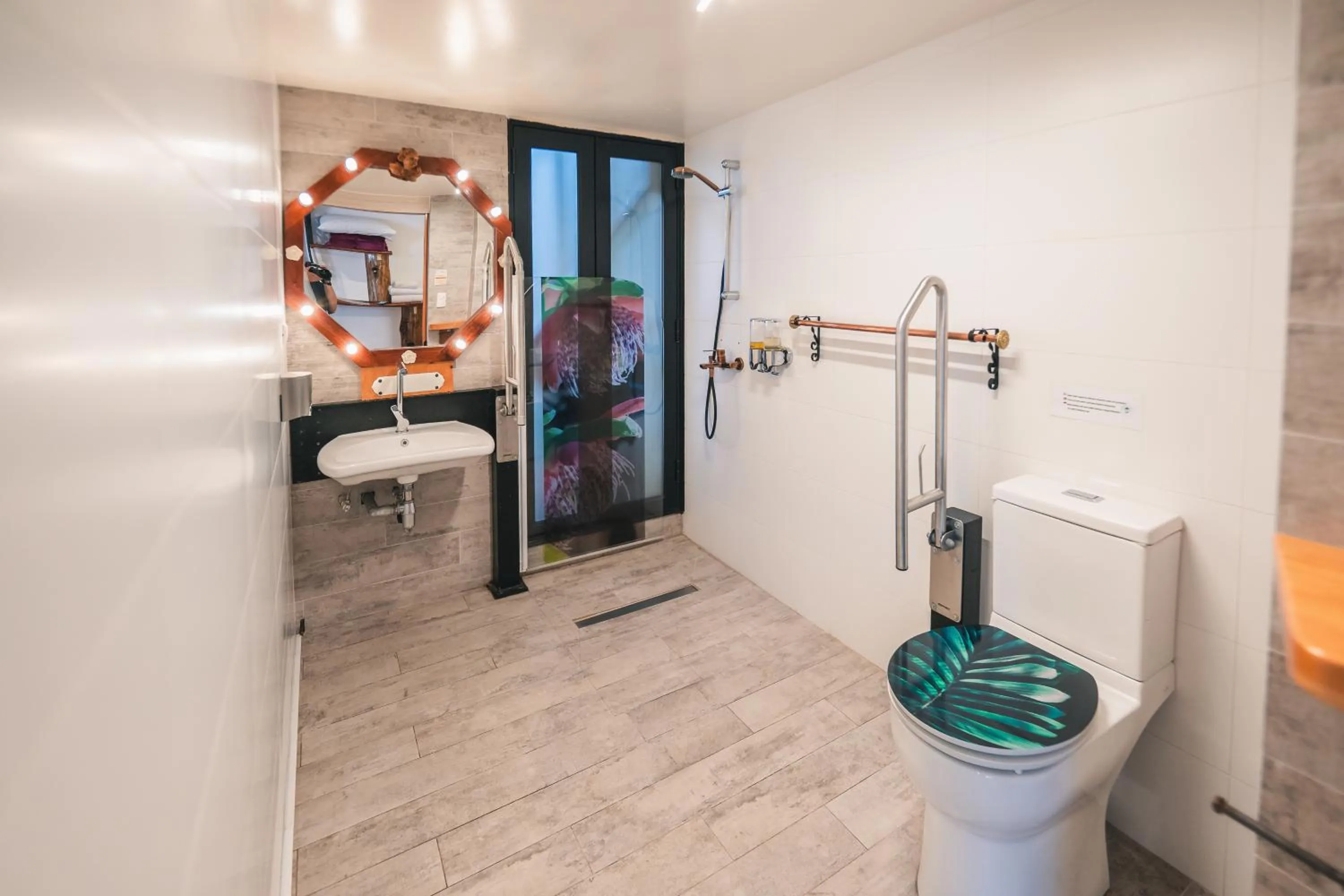 Bathroom in AYCA La Flora Hotel Boutique