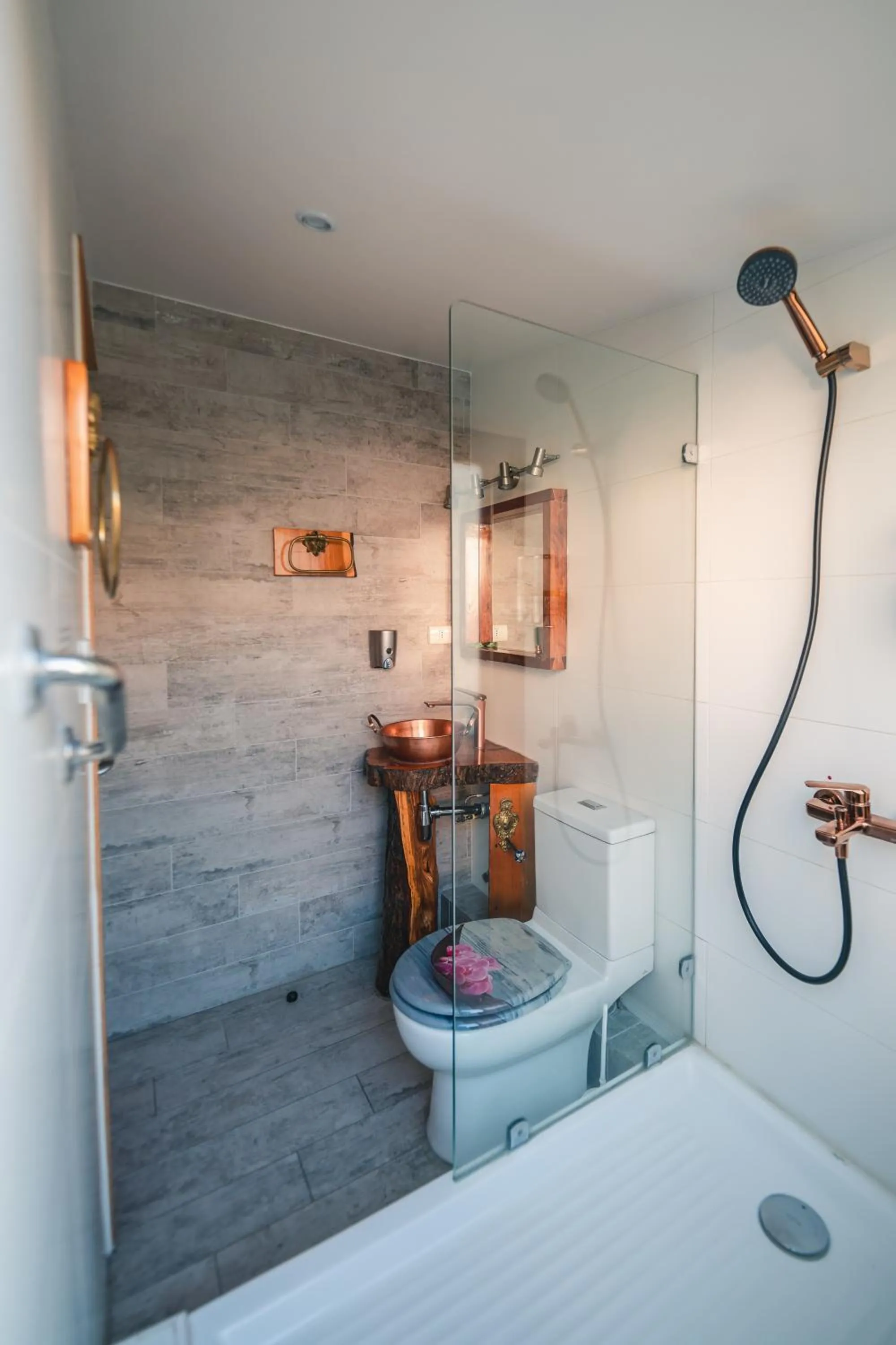 Bathroom in AYCA La Flora Hotel Boutique