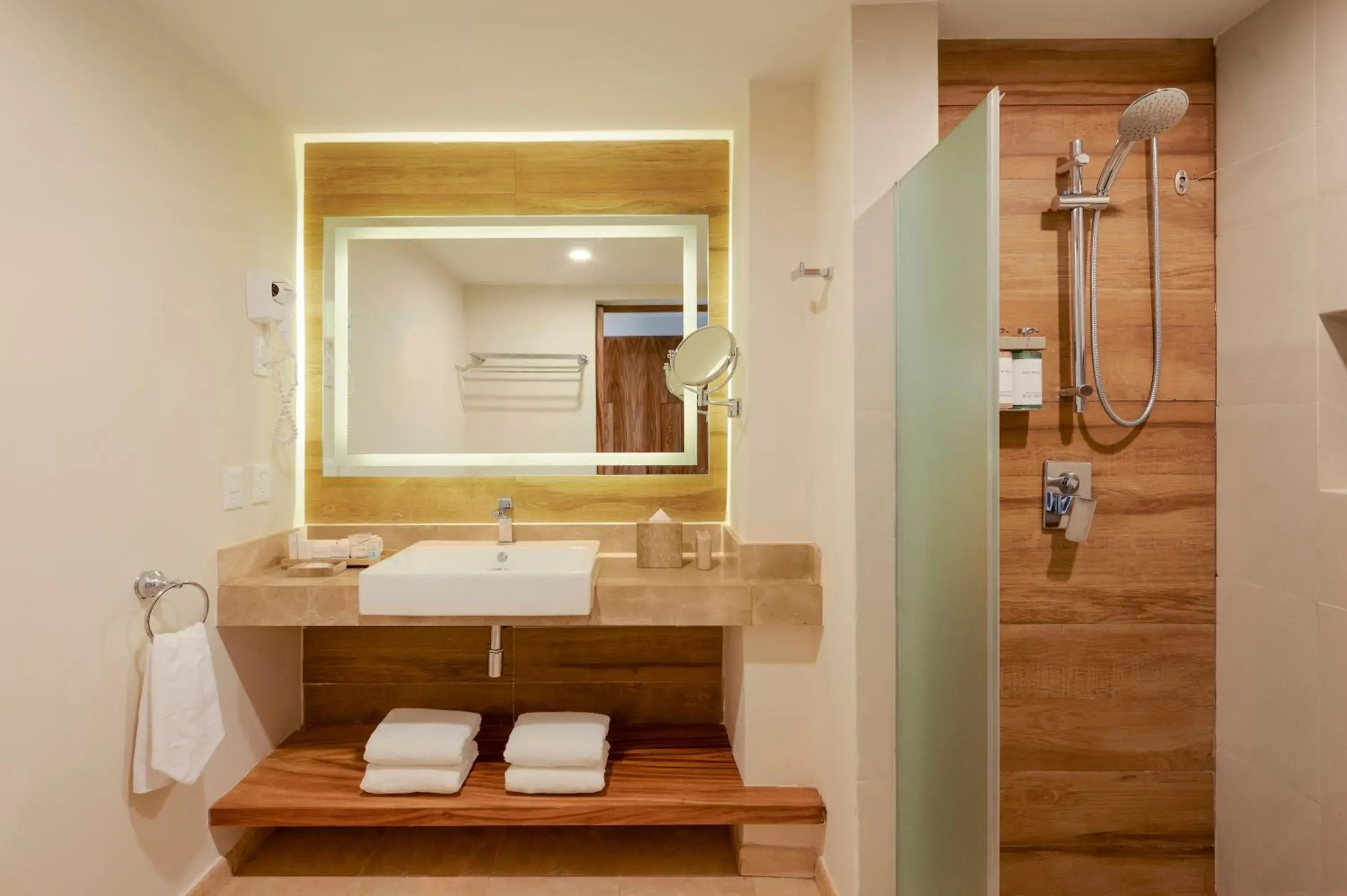 Deluxe Room with Lagoon View - single occupancy in GR Solaris Cancun - All Inclusive Deluxe Room with Lagoon View - single occupancy in GR Solaris Cancun - All Inclusive