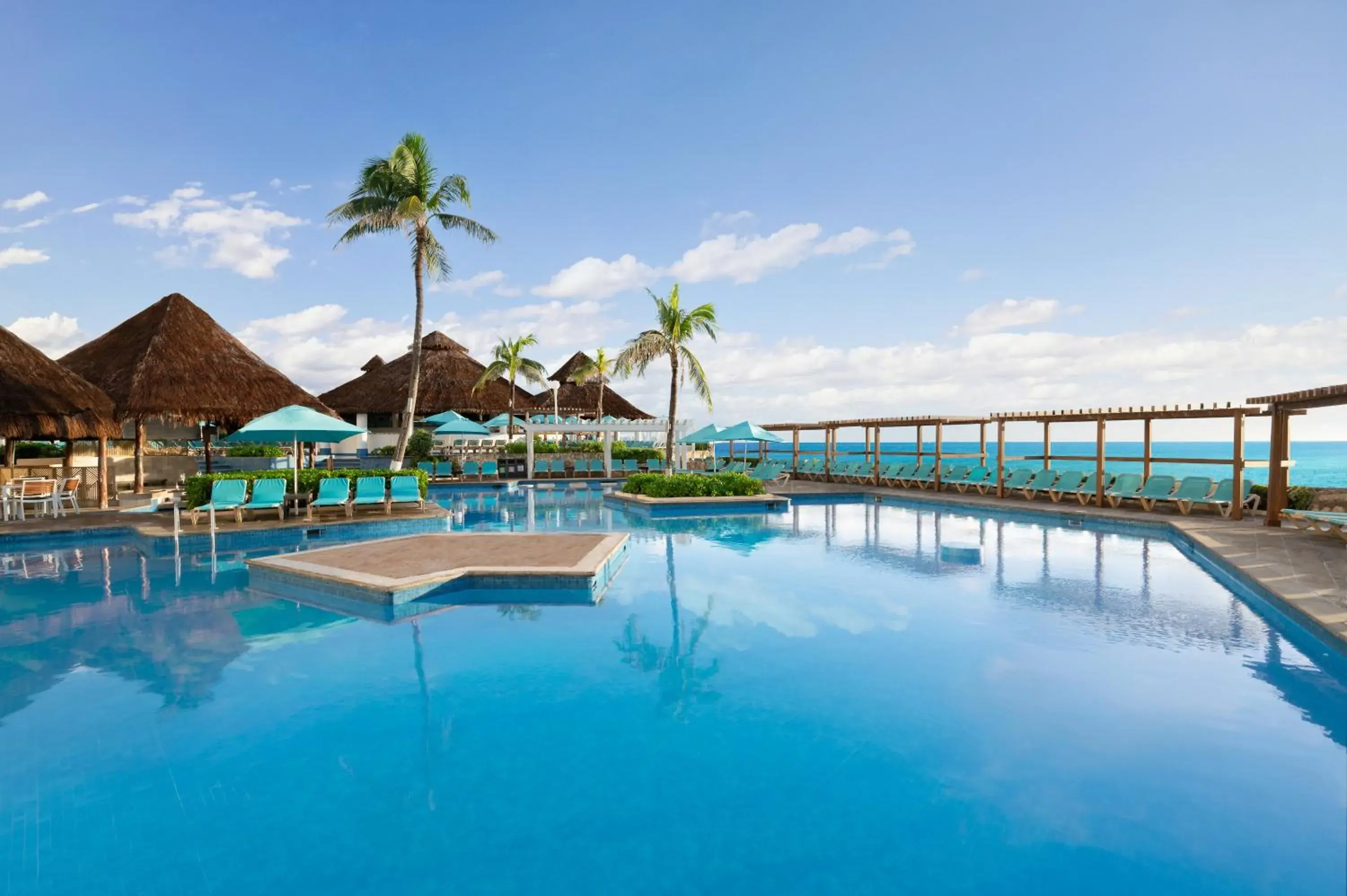 Swimming pool in Royal Solaris Cancun - All Inclusive Swimming pool in Royal Solaris Cancun - All Inclusive