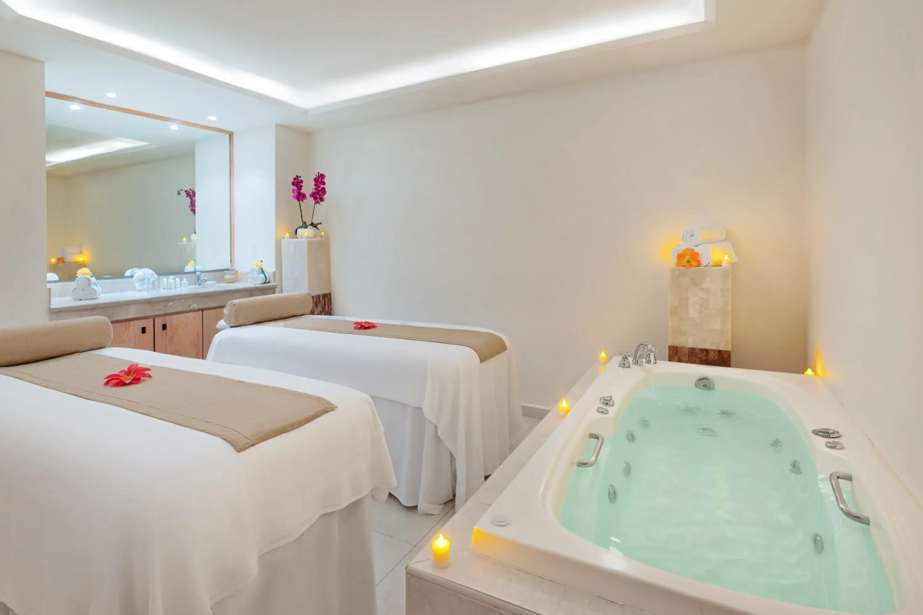 Hot Tub, Bed in Royal Solaris Cancun-All Inclusive Hot Tub, Bed in Royal Solaris Cancun-All Inclusive