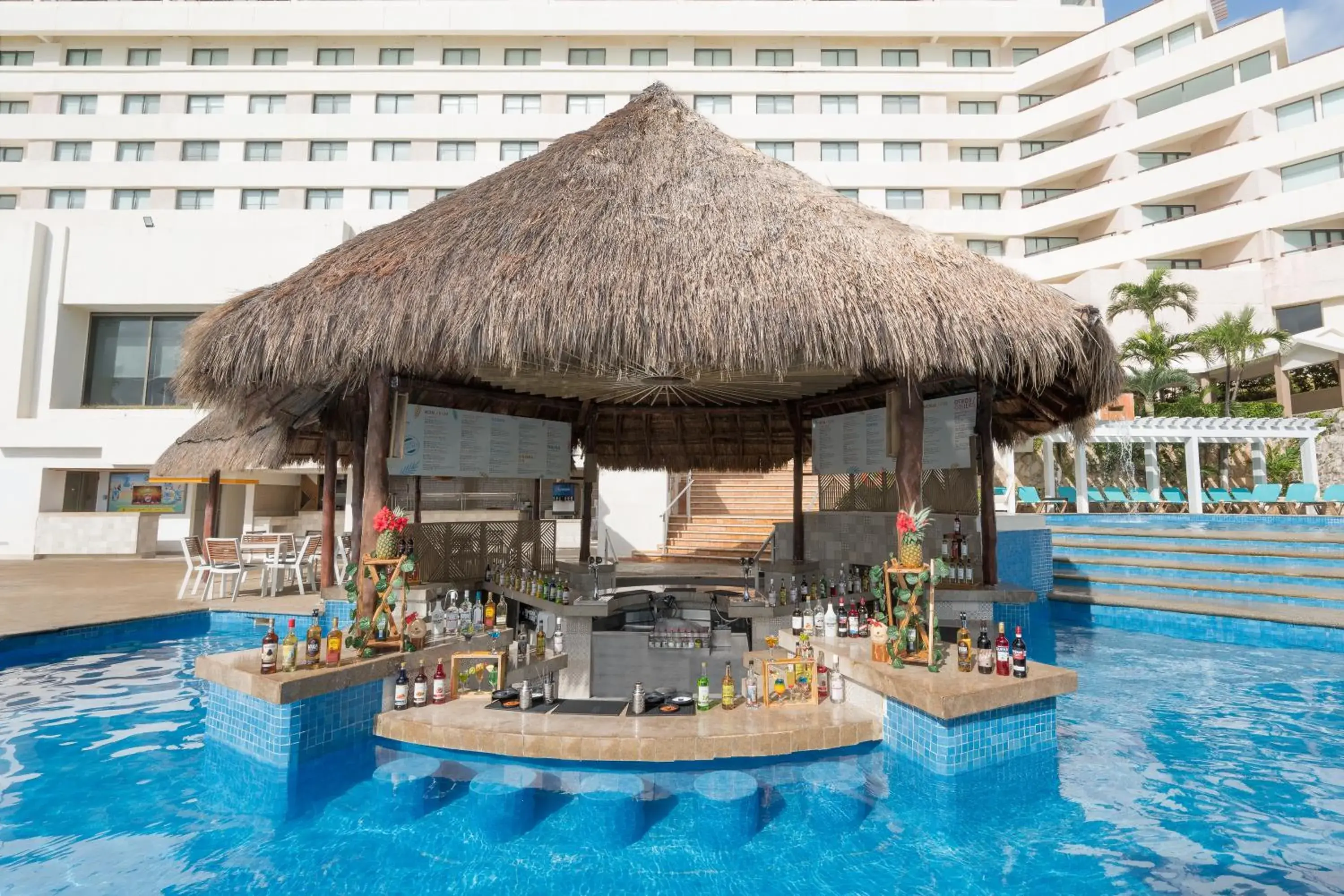 Lounge or bar in Royal Solaris Cancun - All Inclusive Lounge or bar in Royal Solaris Cancun - All Inclusive