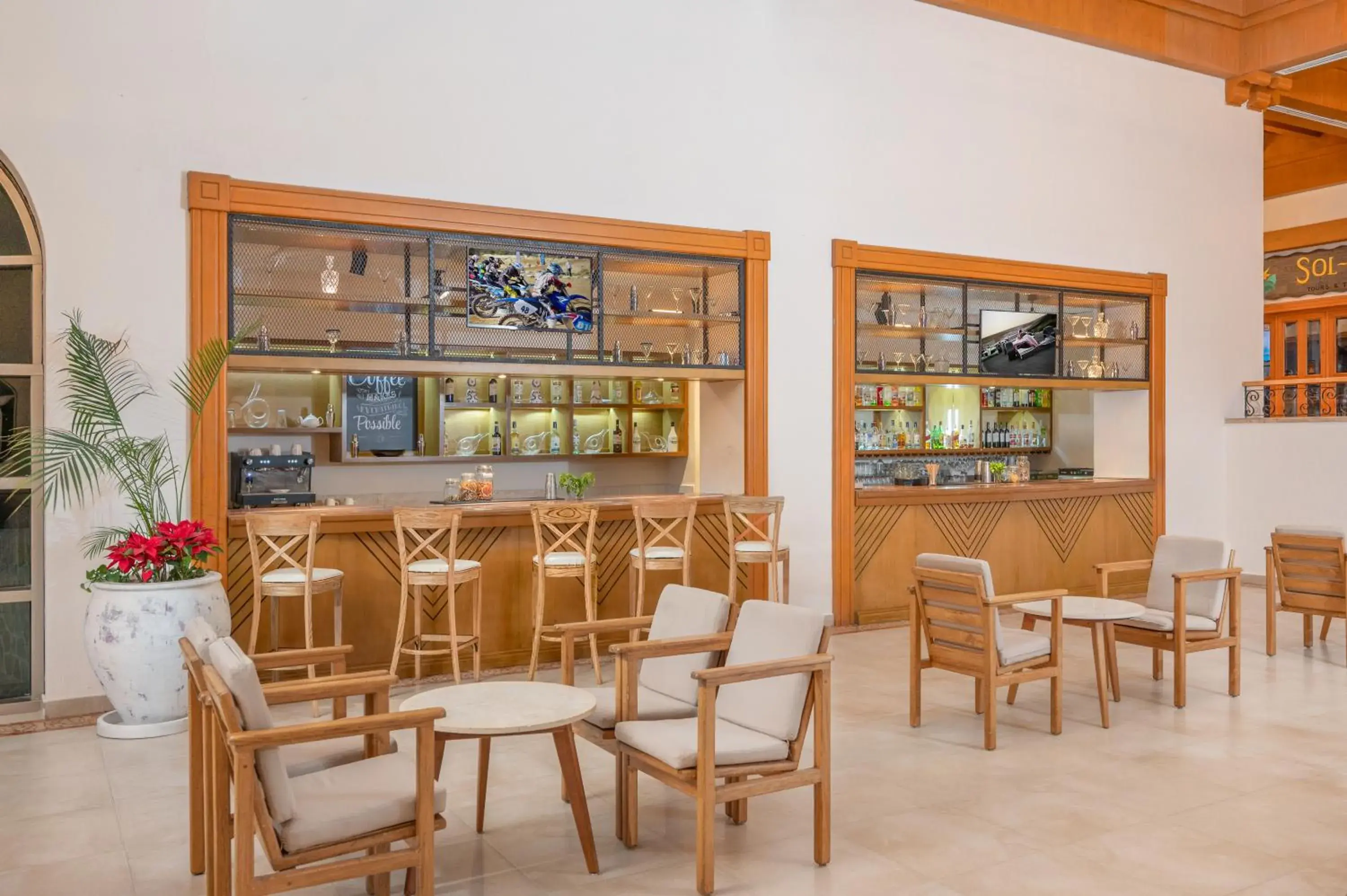 Lounge or bar in Royal Solaris Los Cabos - All Inclusive Lounge or bar in Royal Solaris Los Cabos - All Inclusive