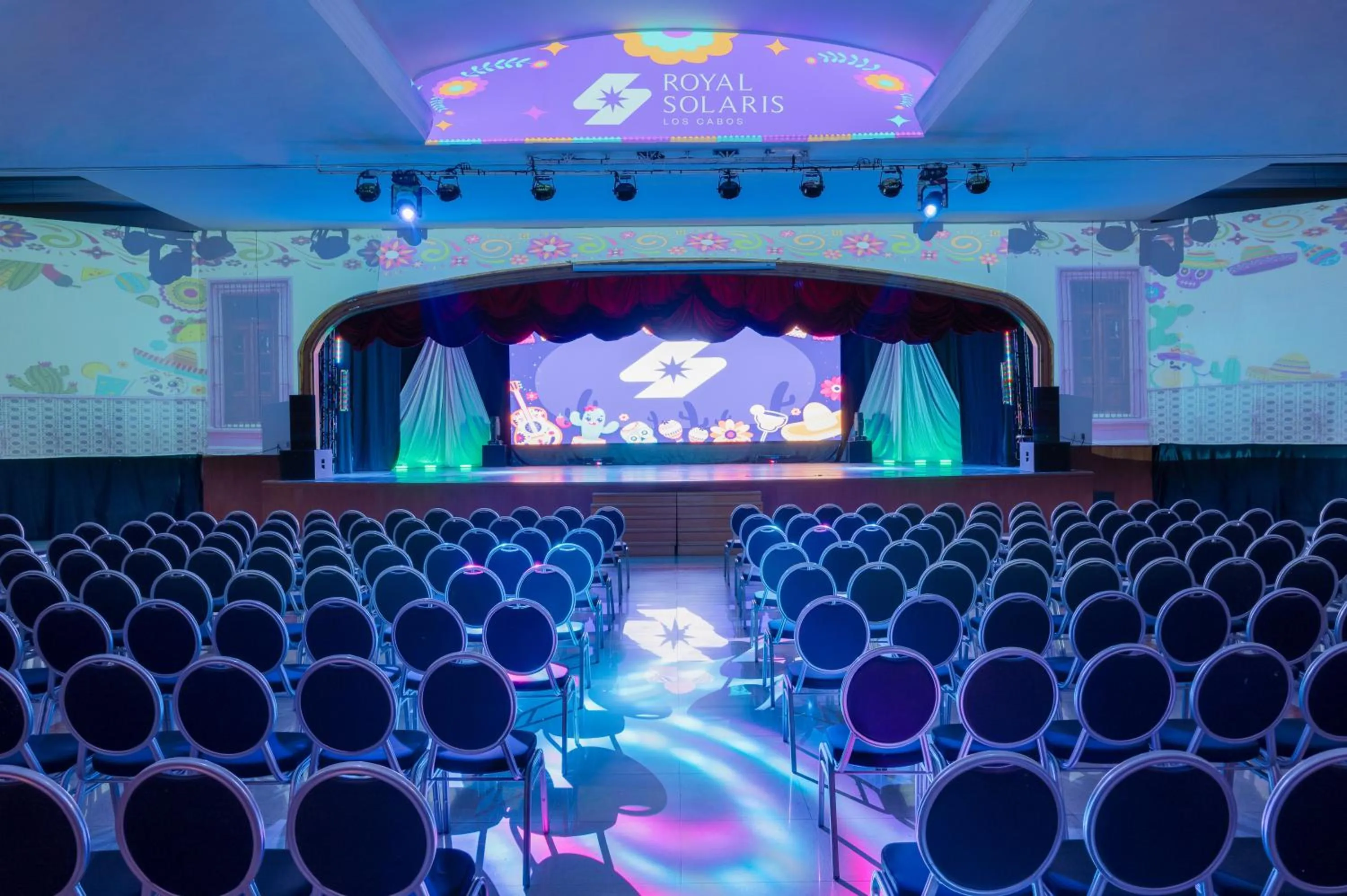 Evening entertainment in Royal Solaris Los Cabos - All Inclusive