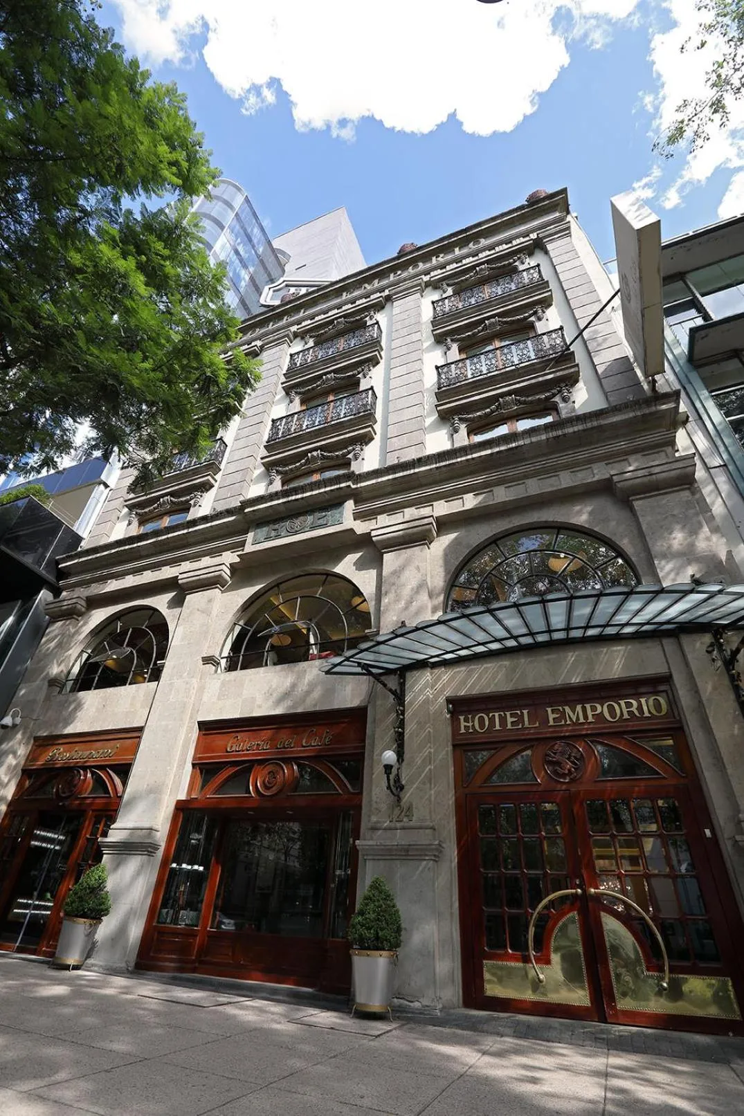 Property building in Emporio Reforma