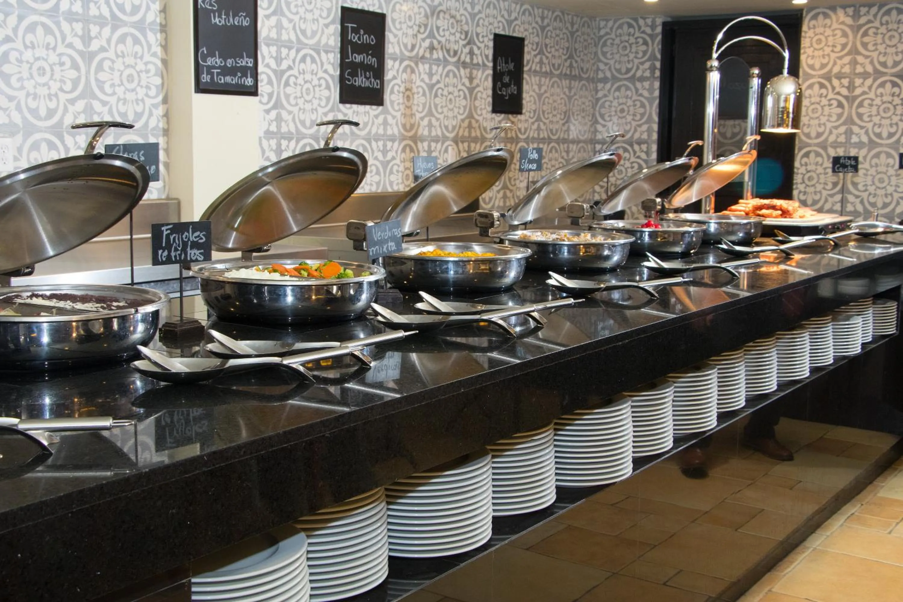 Buffet breakfast in Emporio Reforma