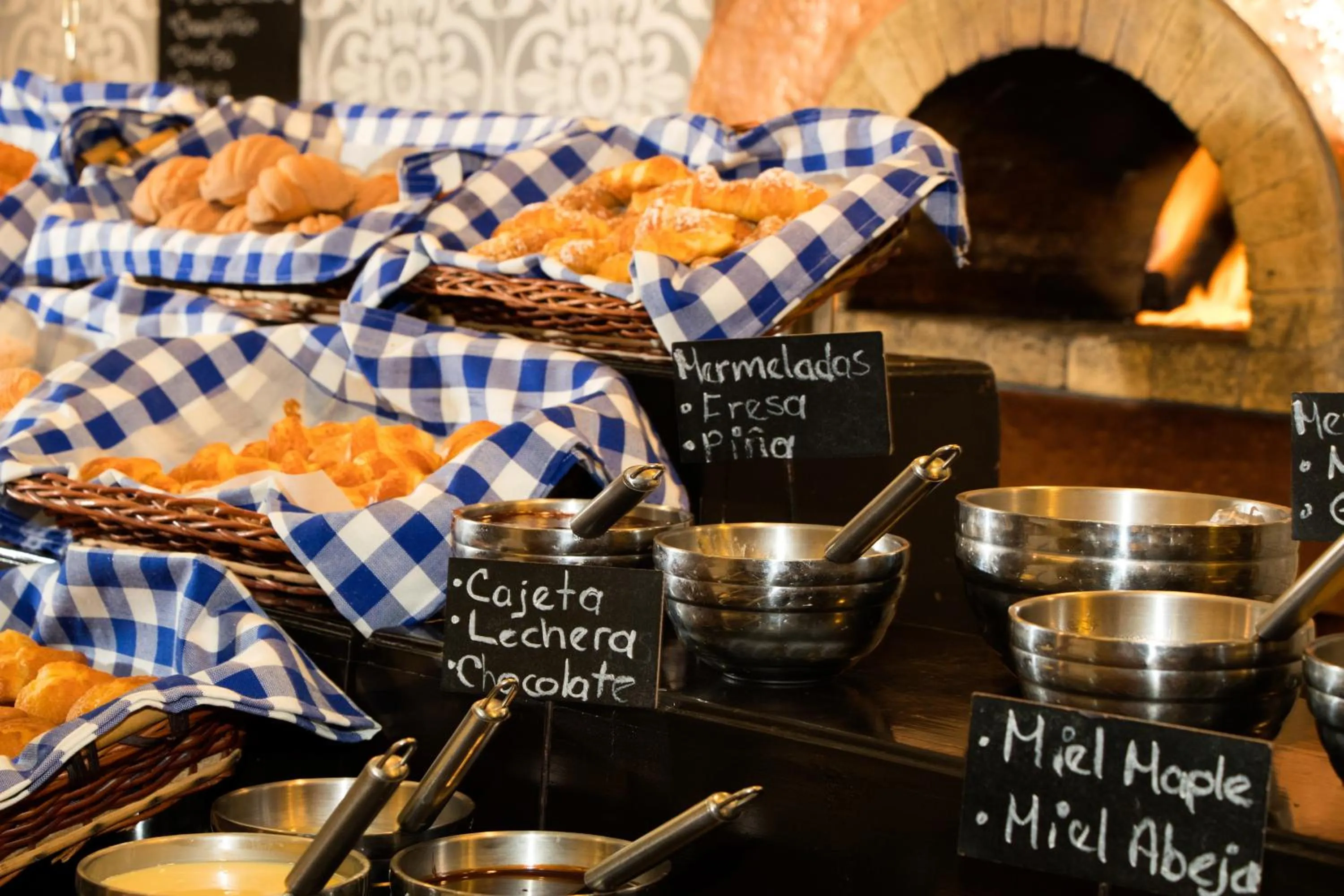 Buffet breakfast in Emporio Reforma