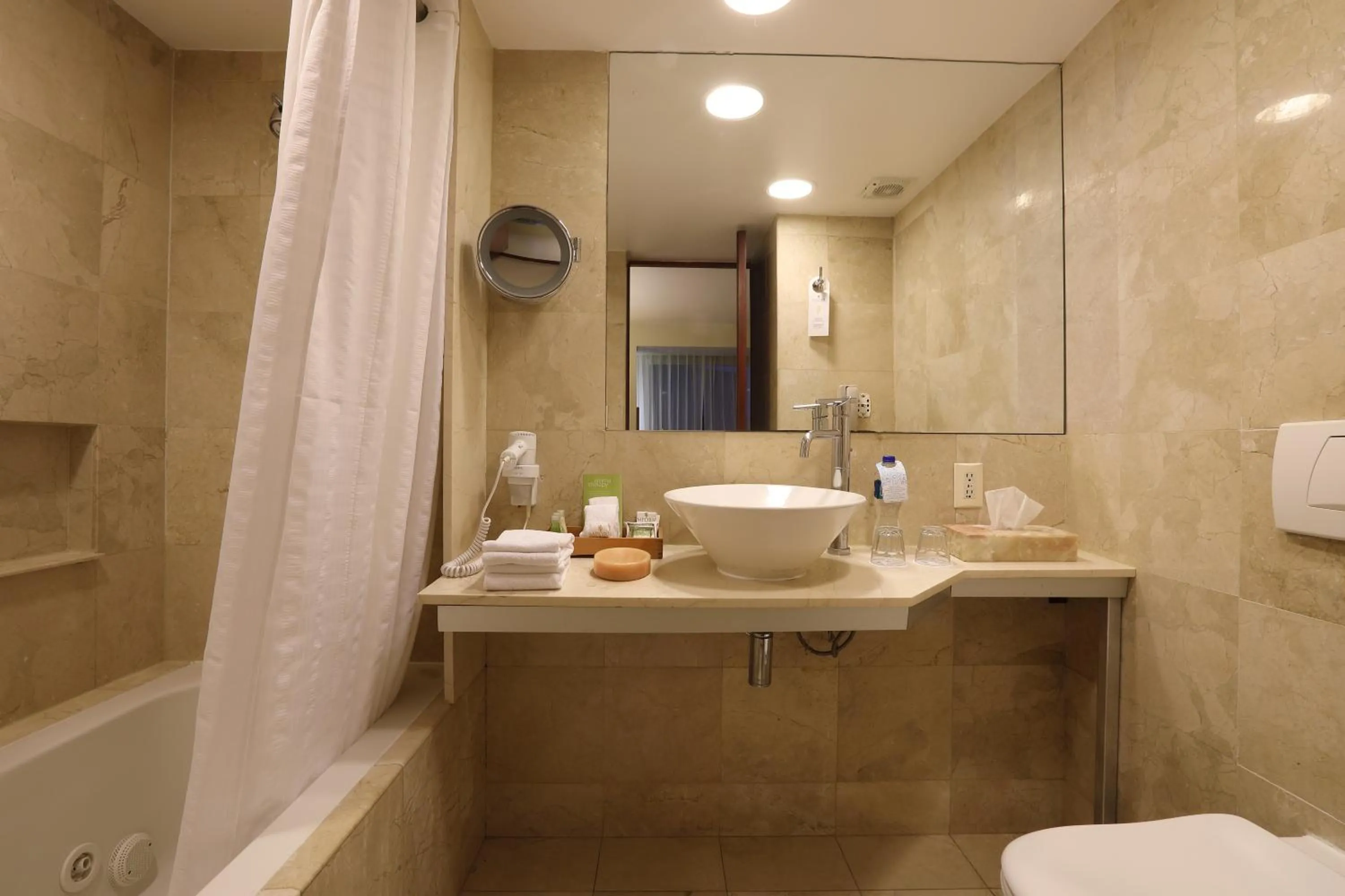 Hot Tub in Emporio Reforma