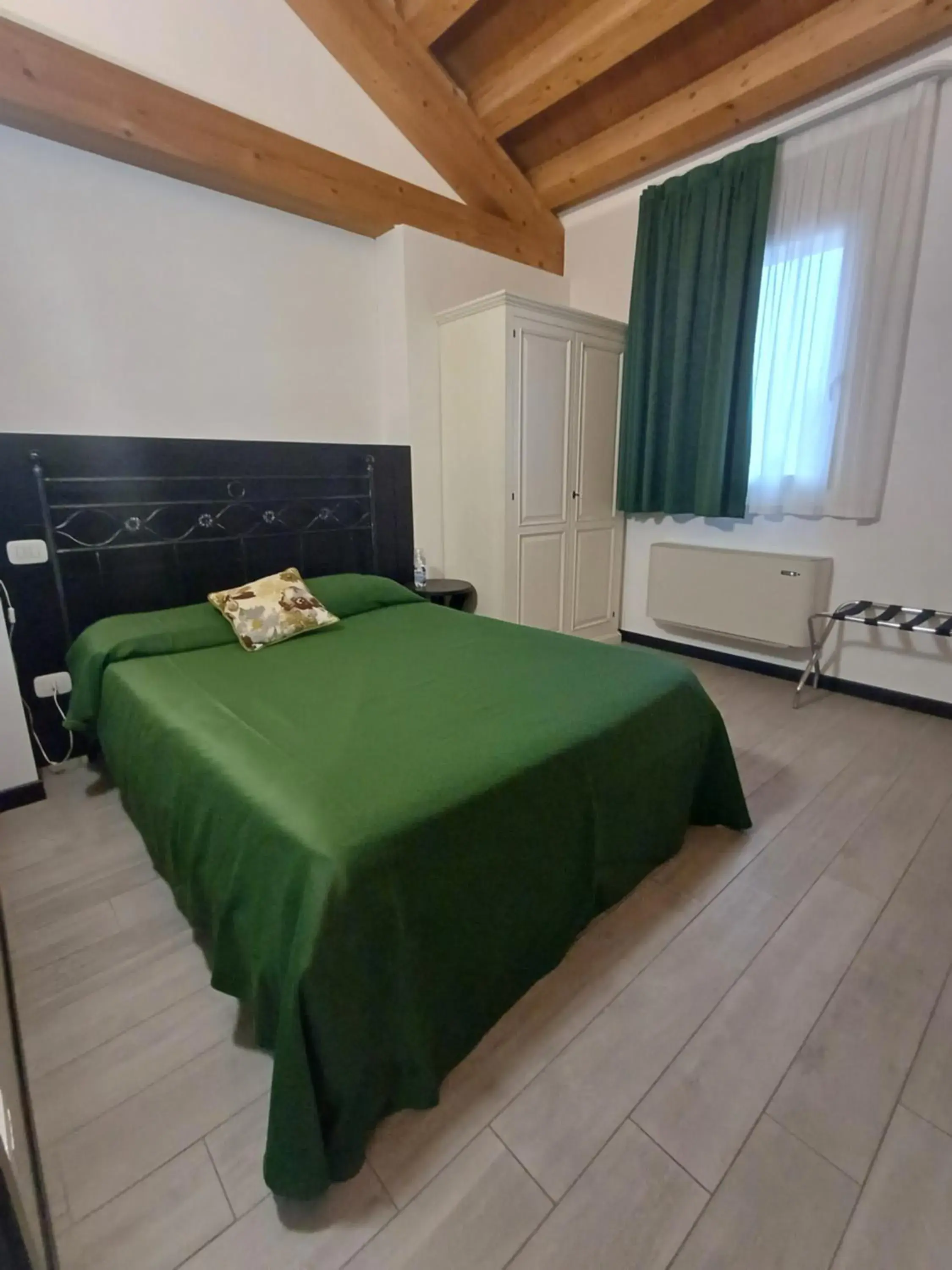 Small Double Room - single occupancy in Arneroni Small Double Room - single occupancy in Arneroni