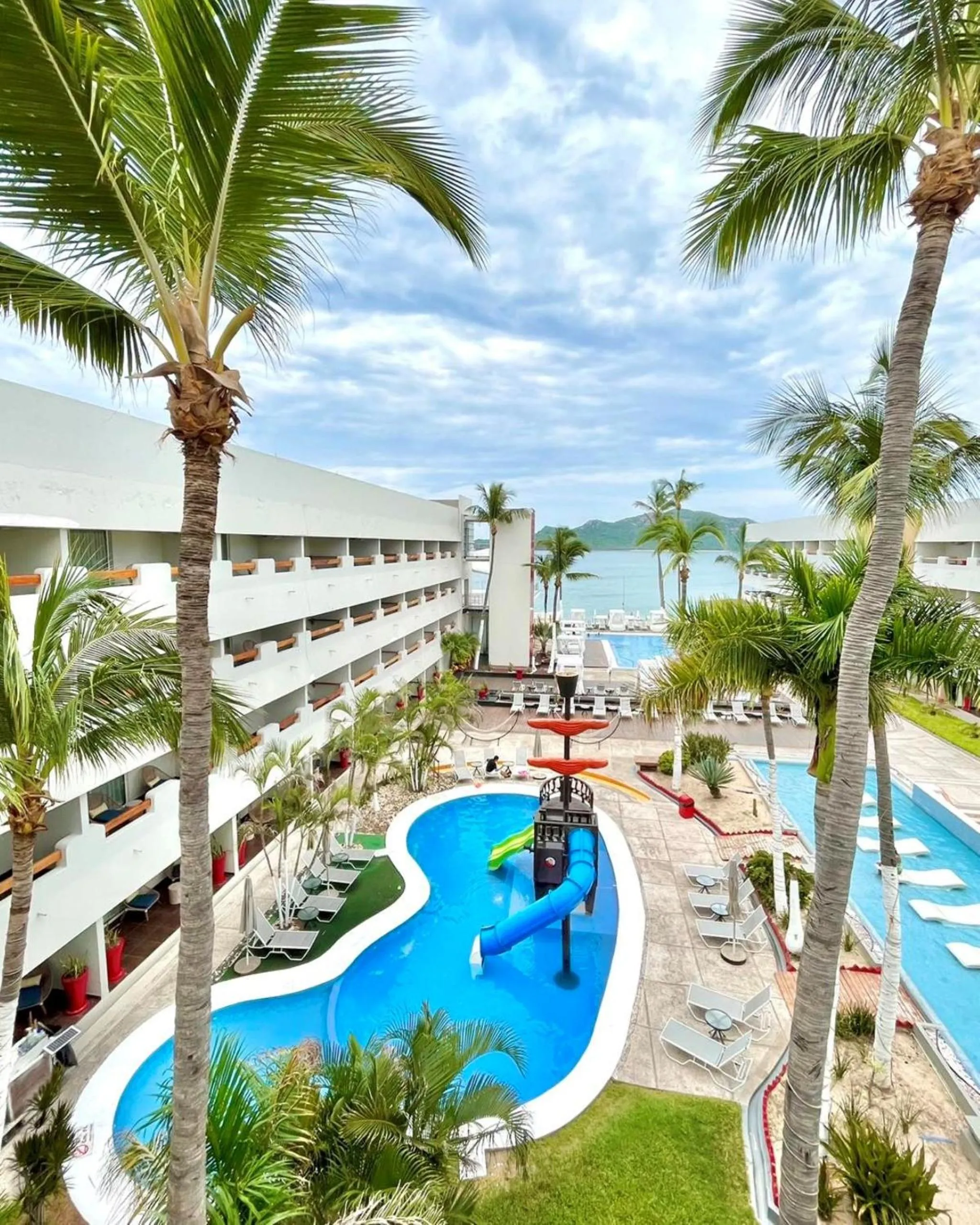 Evening entertainment in Emporio Mazatlan