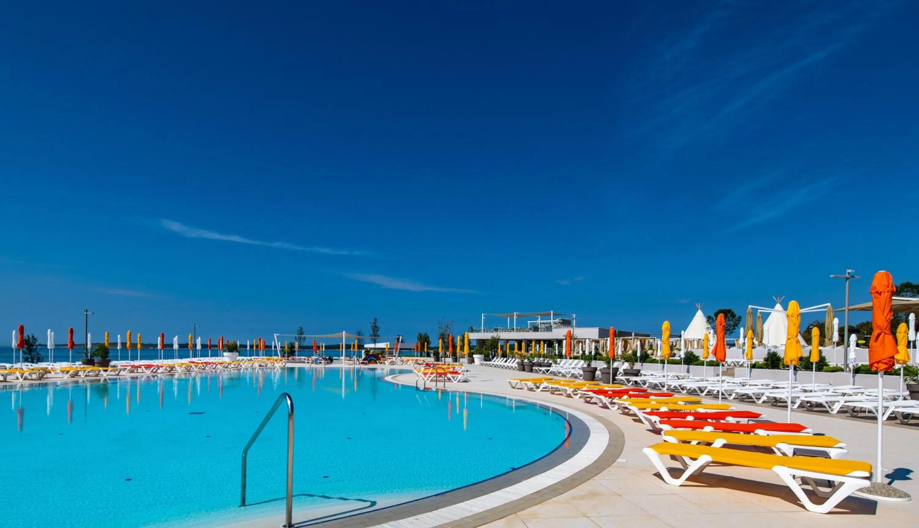 Swimming pool in Kazela Apartments