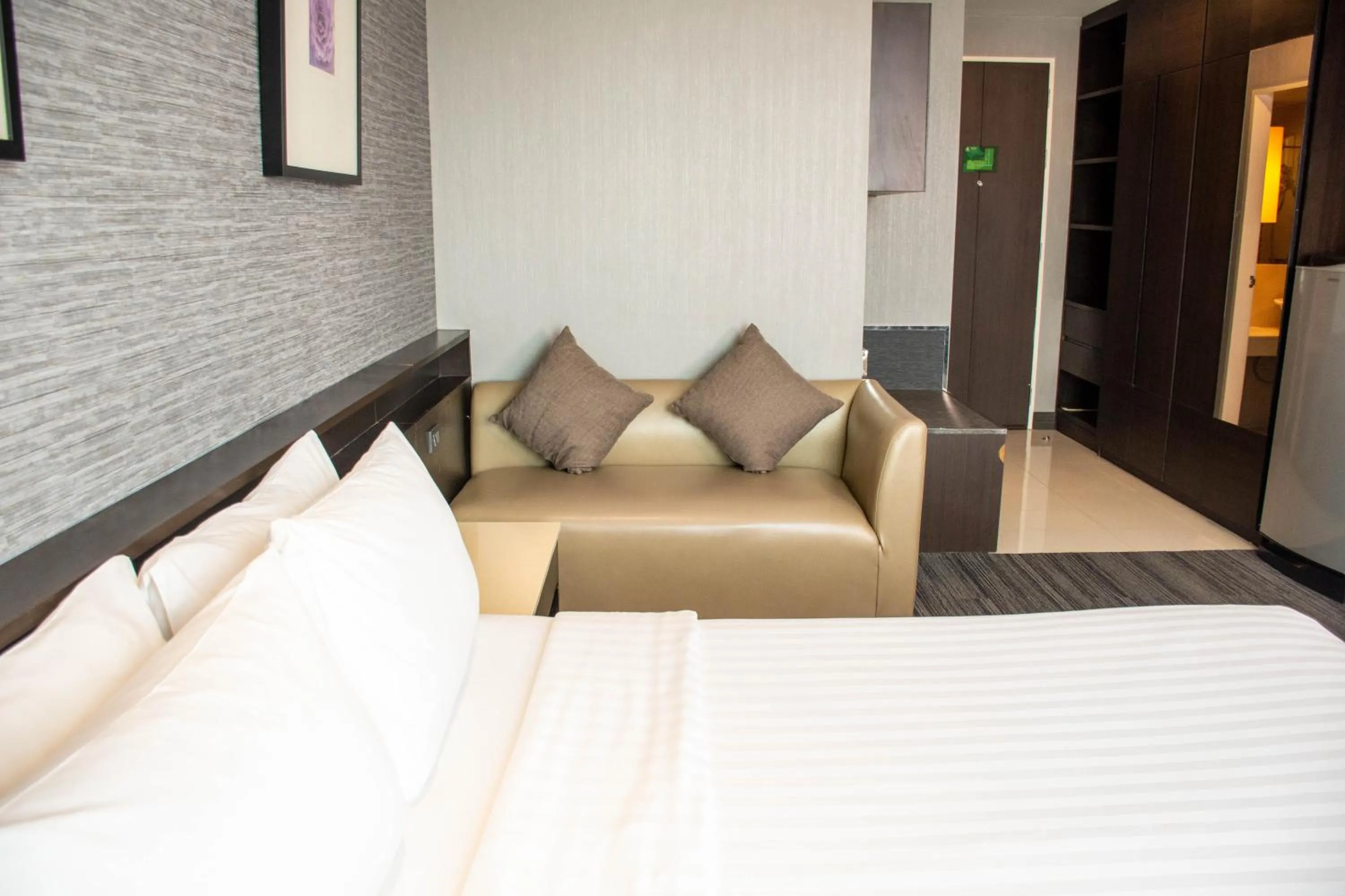 Photo of the whole room, Bed in Chor Cher The Luxury Green Hotel - SHA Extra Plus