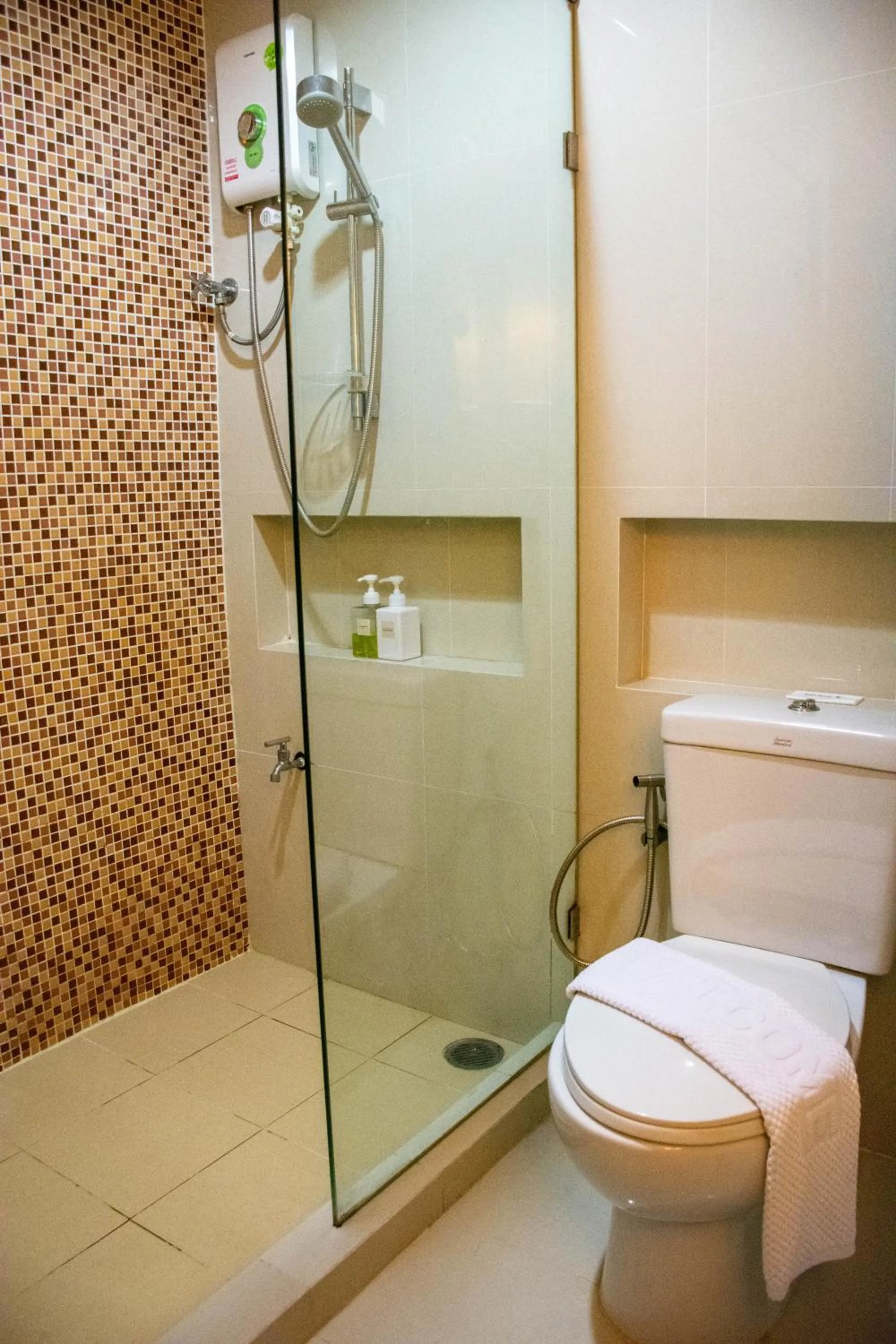 Shower in Chor Cher The Luxury Green Hotel - SHA Extra Plus