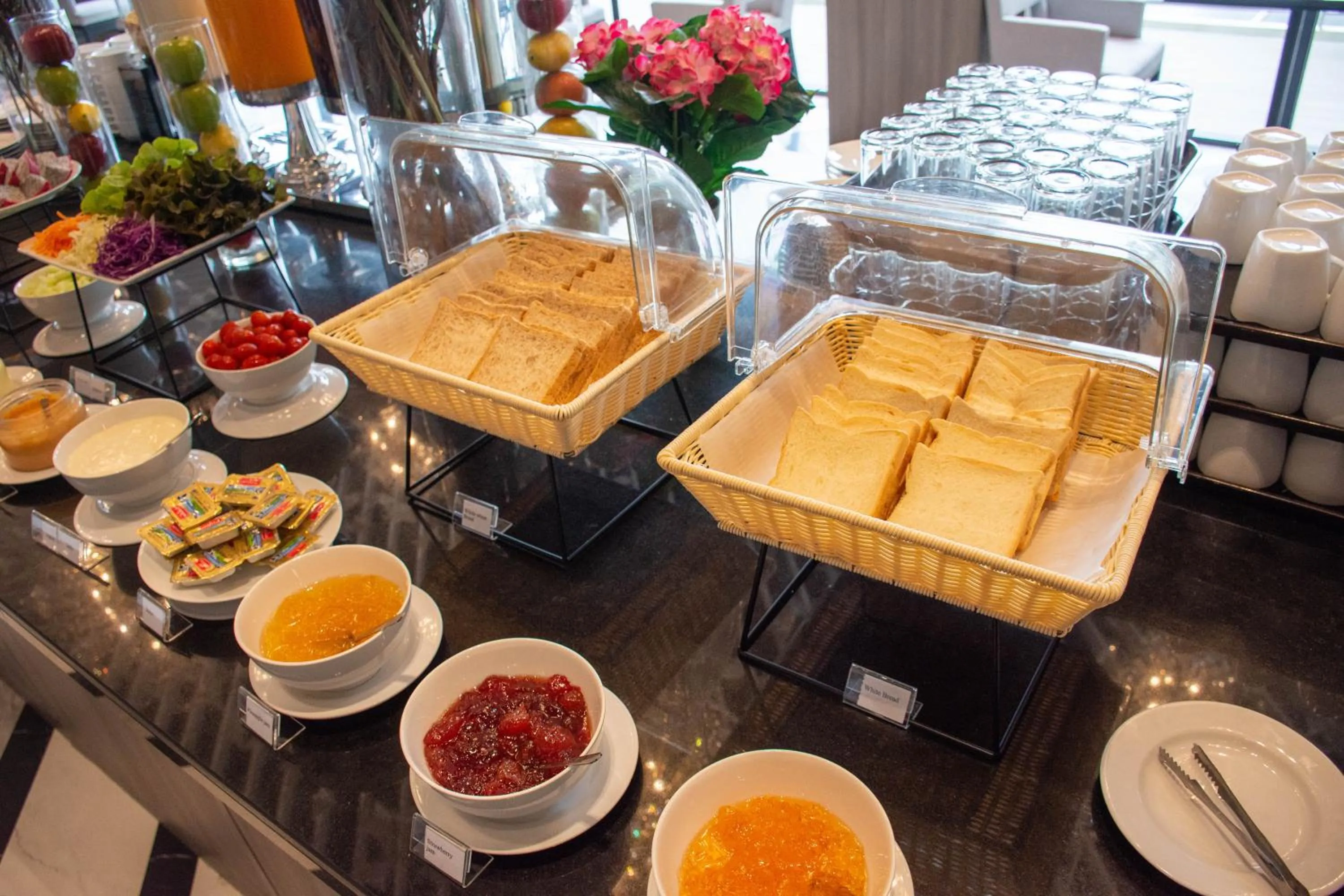 Restaurant/places to eat in Chor Cher The Luxury Green Hotel - SHA Extra Plus