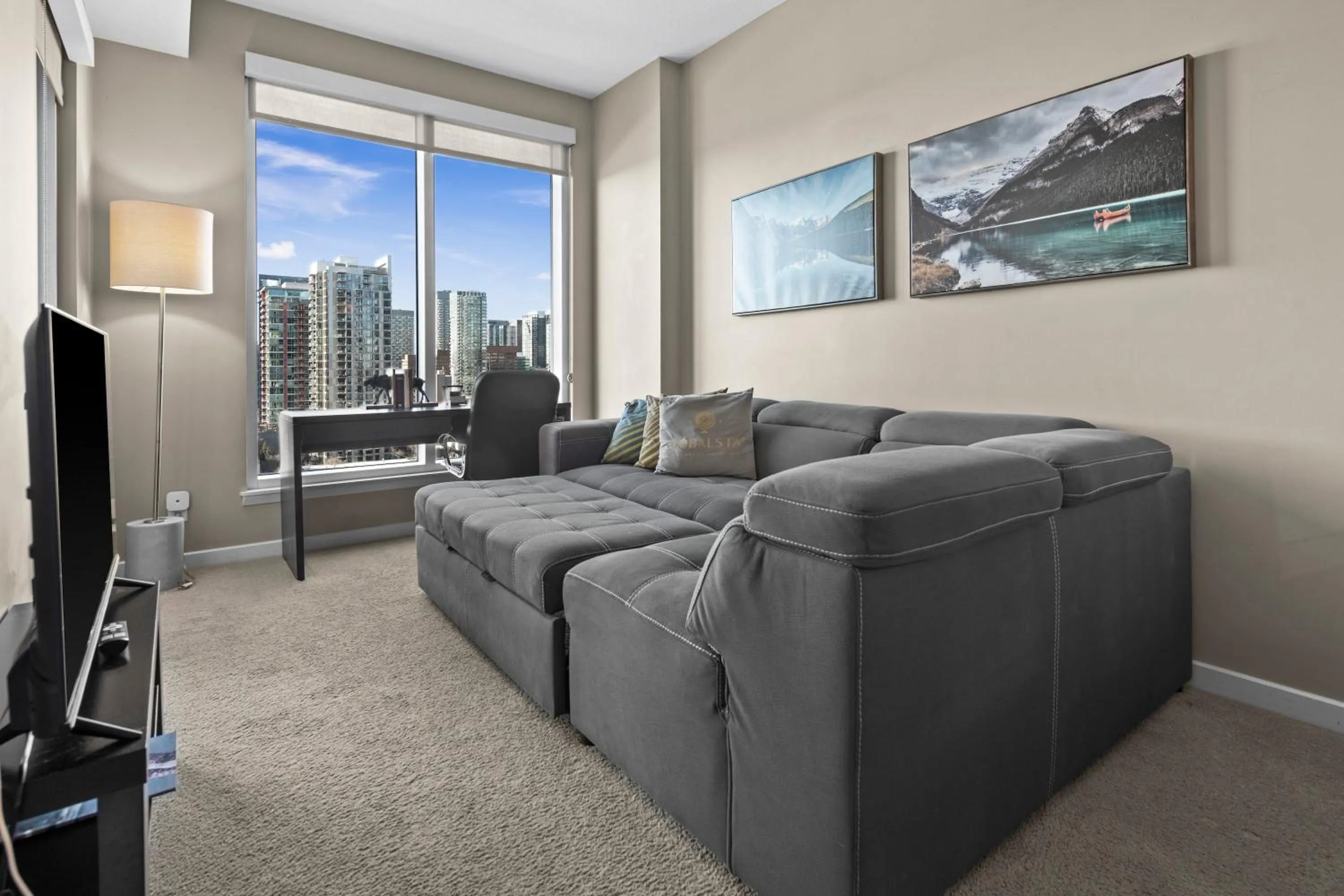 TV and multimedia in GlobalStay Downtown Calgary Condos