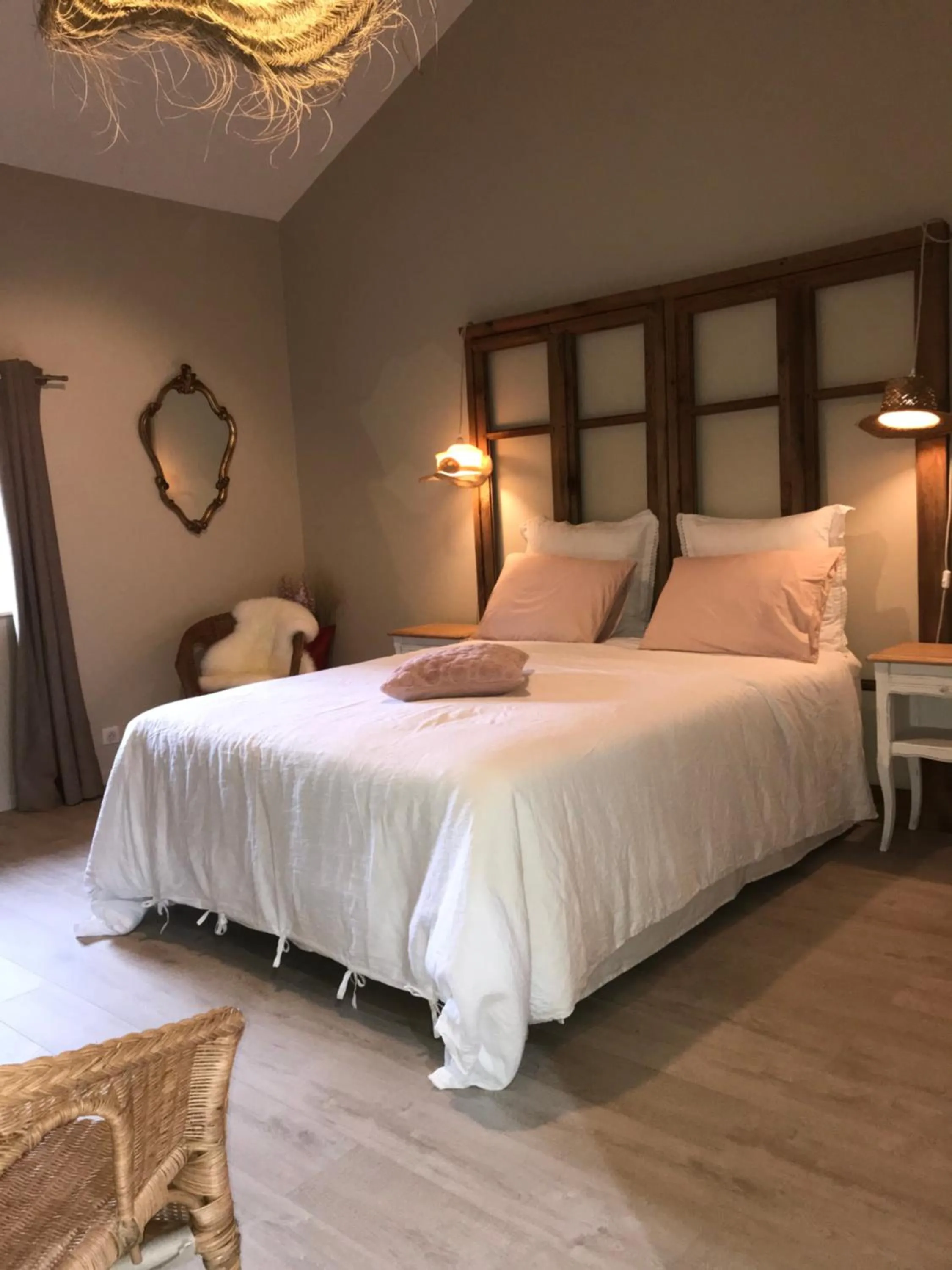 Bedroom, Bed in Chambres d hôtes La clé des arches