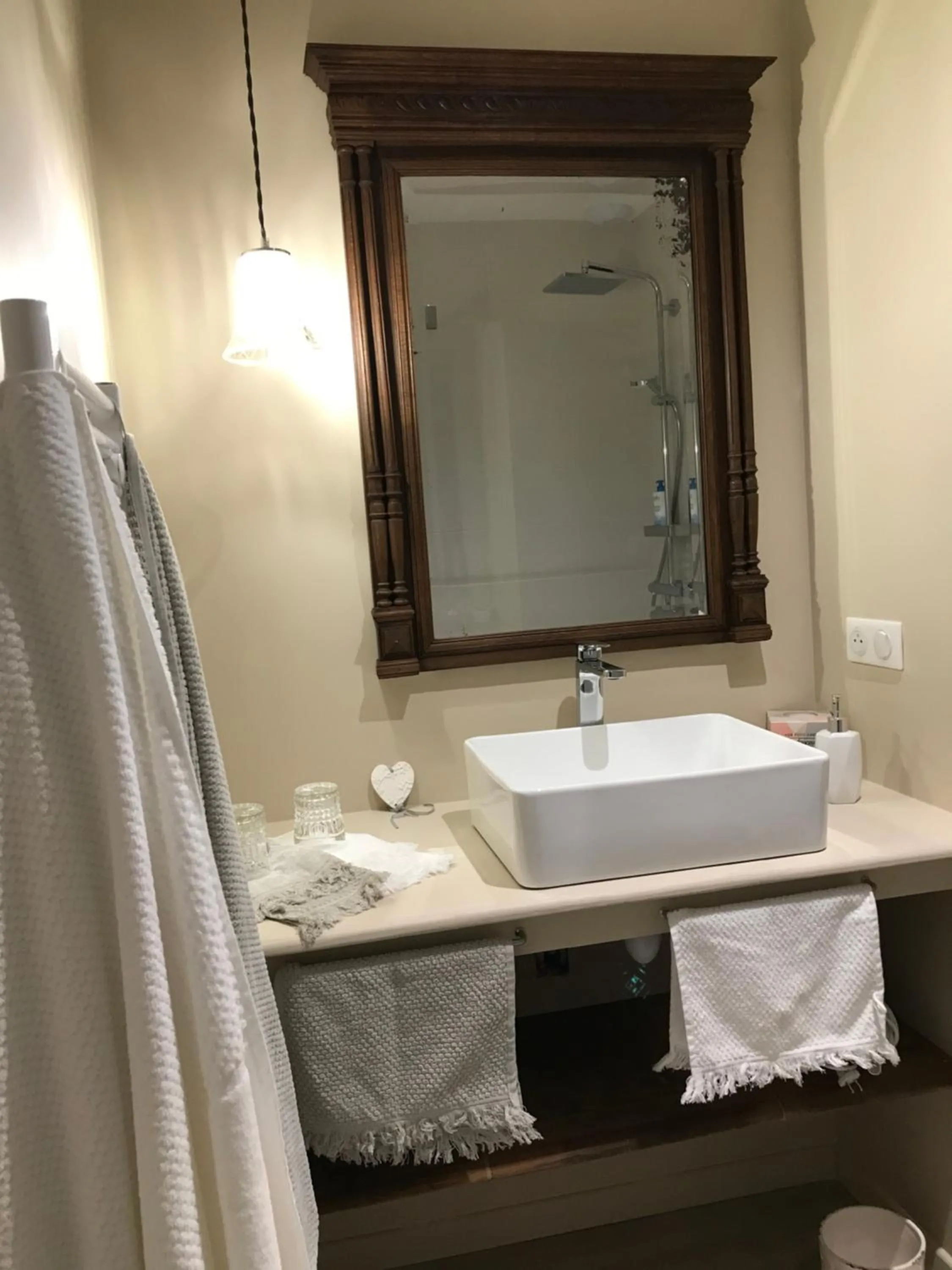 Bathroom in Chambres d hôtes La clé des arches