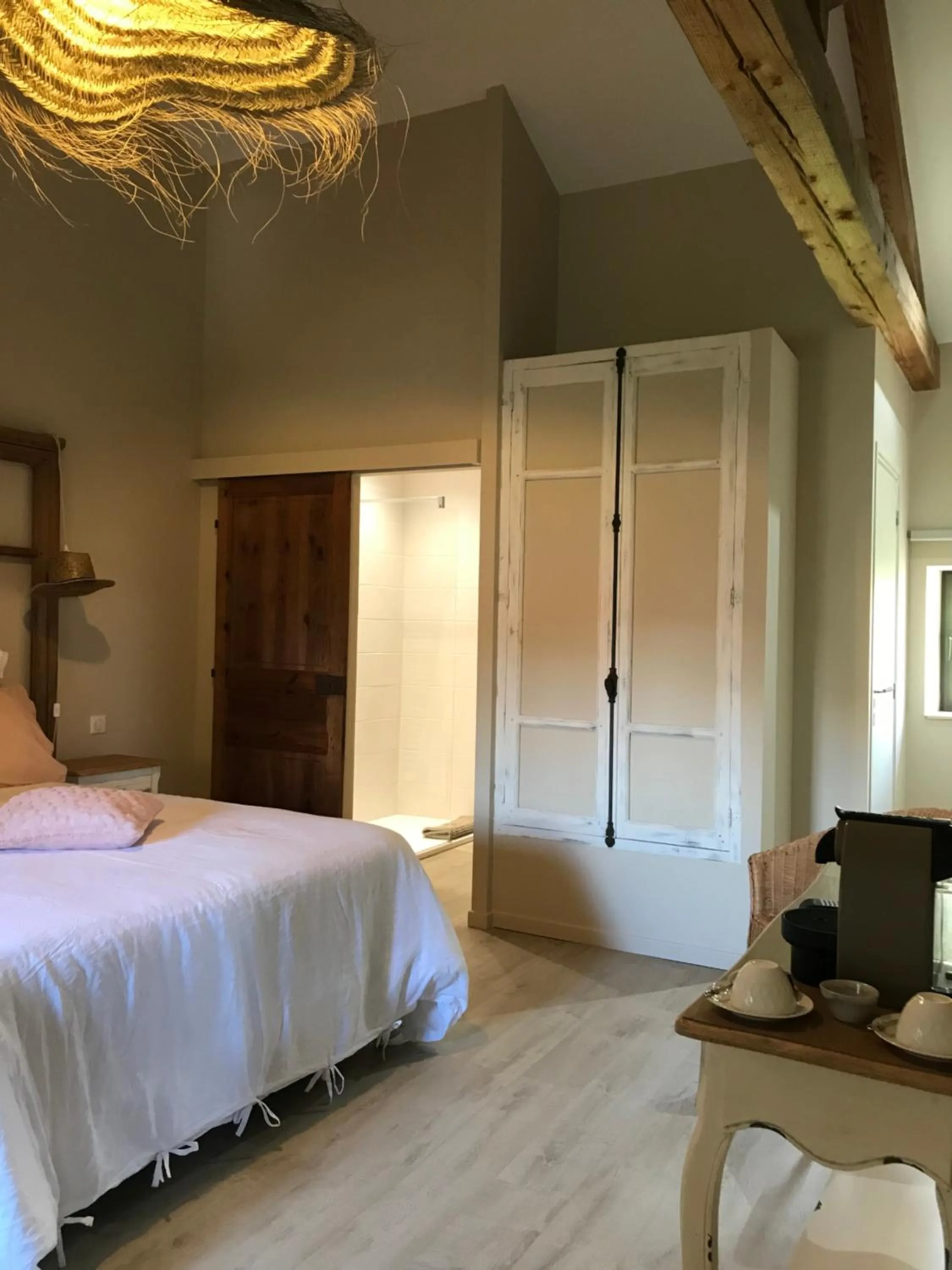 Photo of the whole room, Bed in Chambres d hôtes La clé des arches