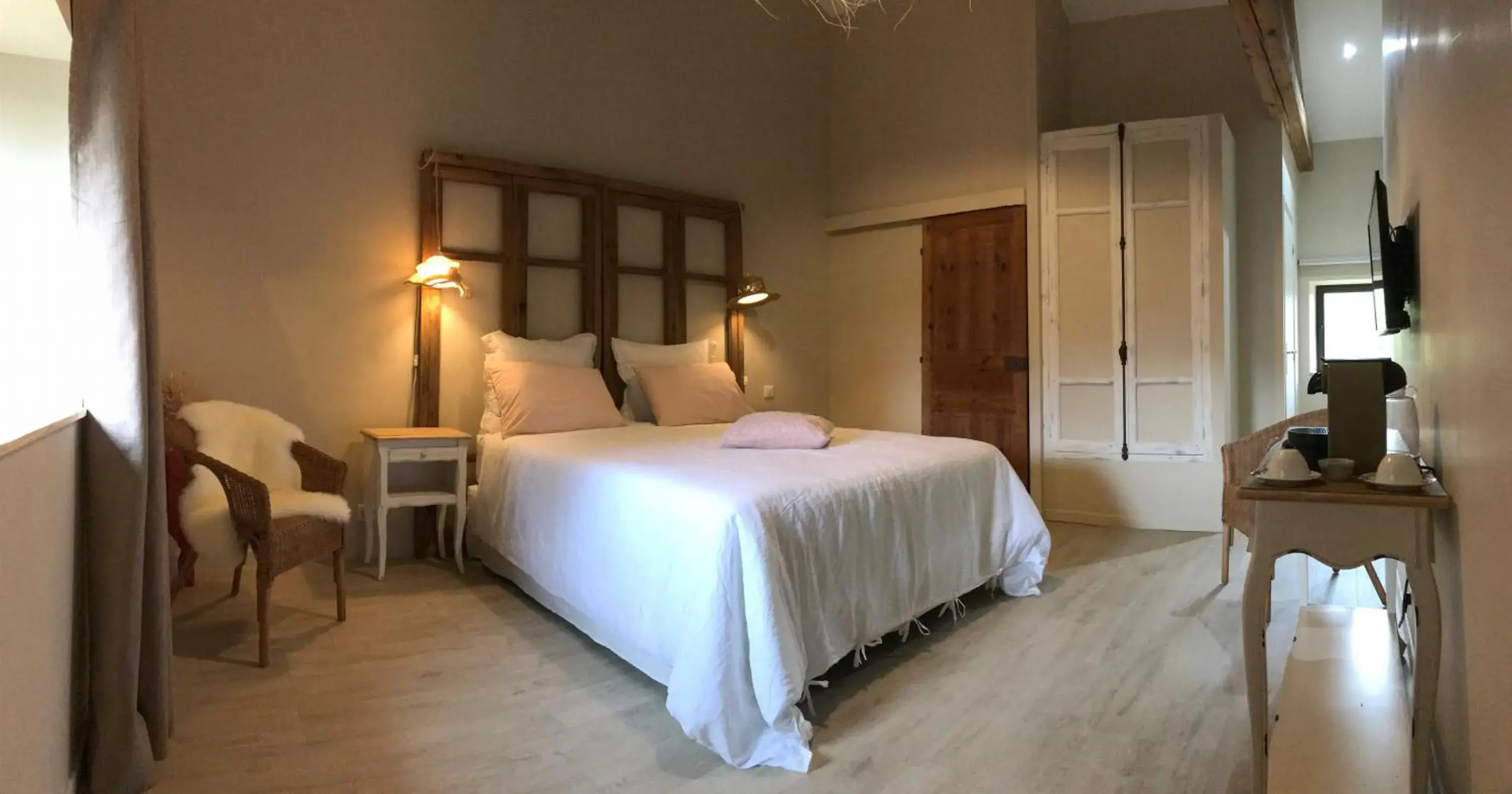 Double Room with Private Bathroom in Chambres d hôtes La clé des arches Double Room with Private Bathroom in Chambres d hôtes La clé des arches