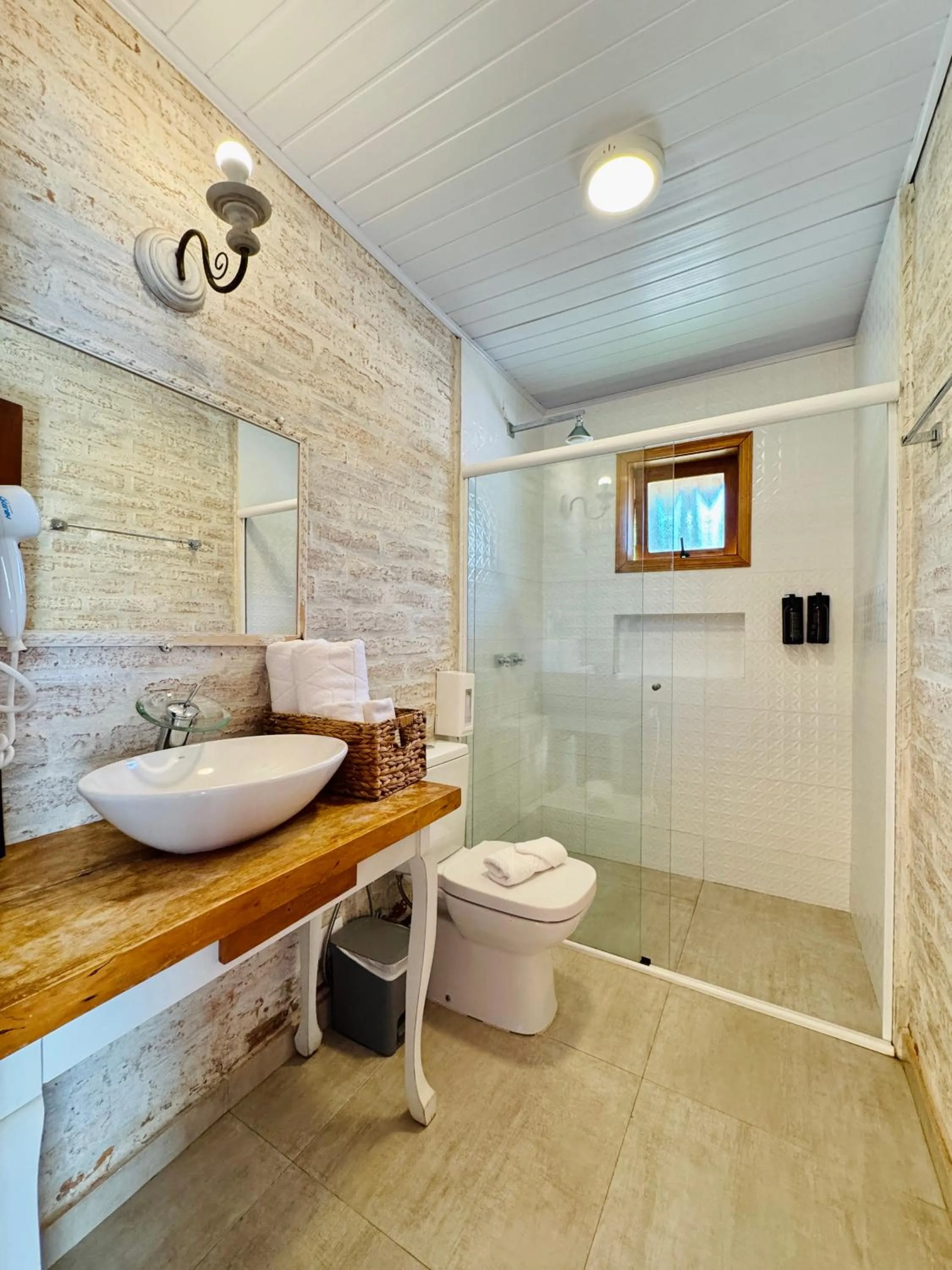 Toilet in Pousada Villa Monte Verde